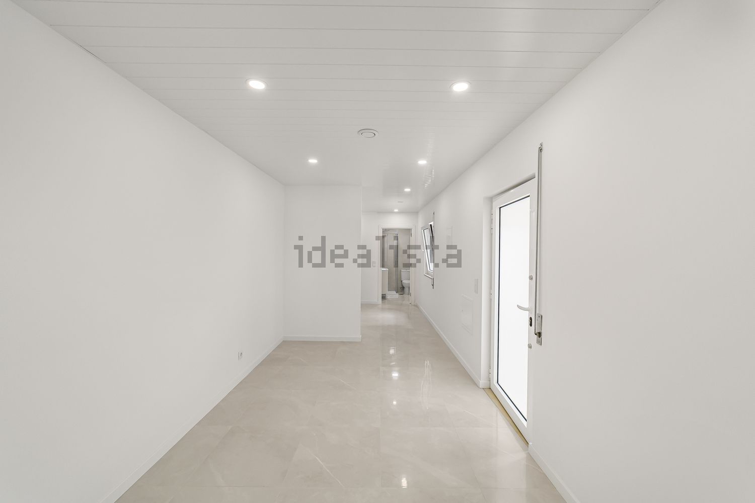 出租t0（单人公寓）在Rua José Ferreira Pio - 过道