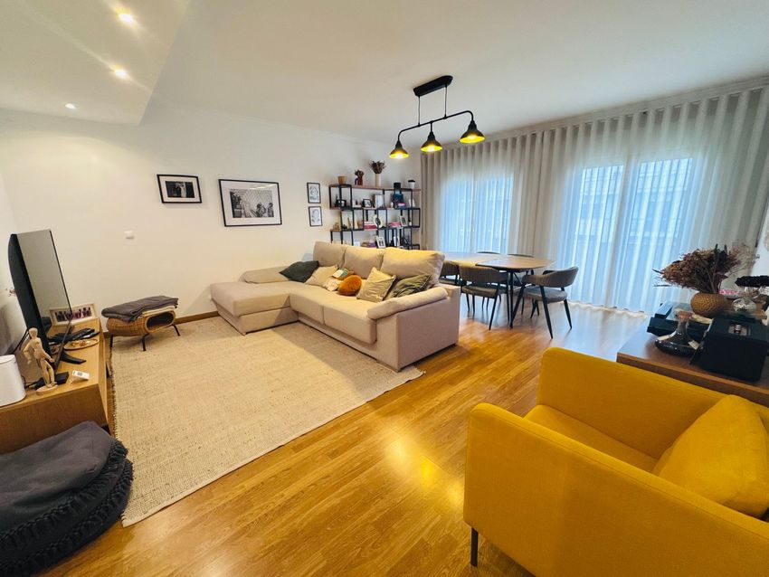 公寓 t3出售在Rua Júlio Conceição Sousa, 12