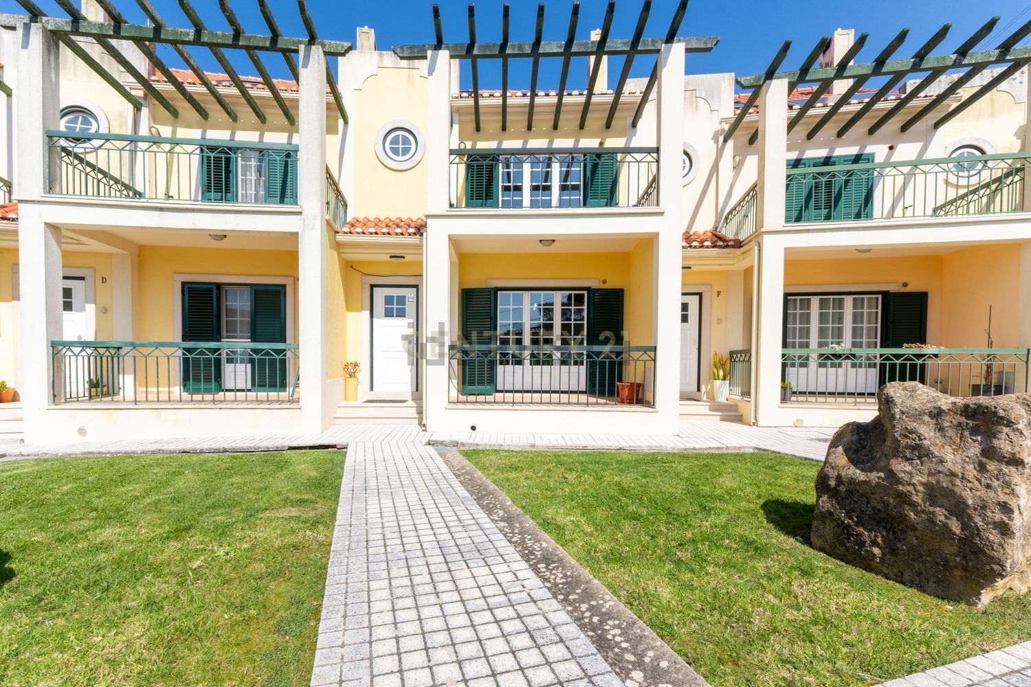 联排别墅出售在Rua do Mar à Vista s/n - 外立面