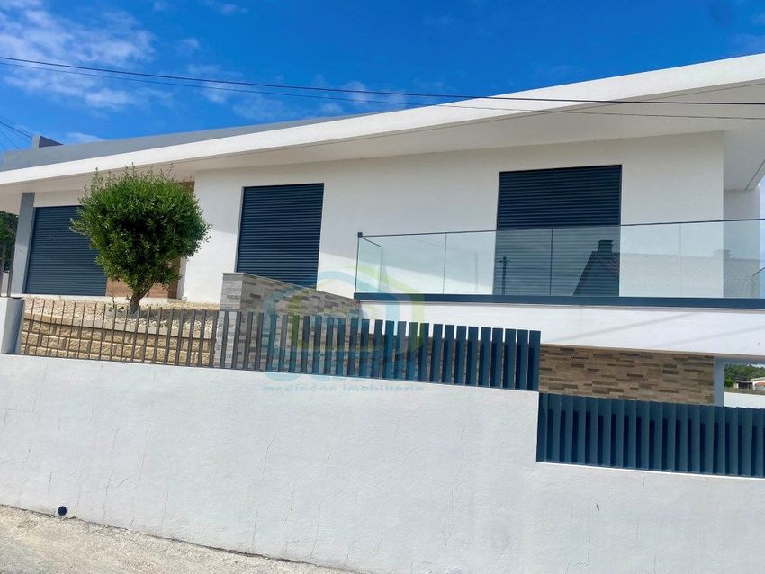 小楼房或独栋别墅出售在Rua das Flores