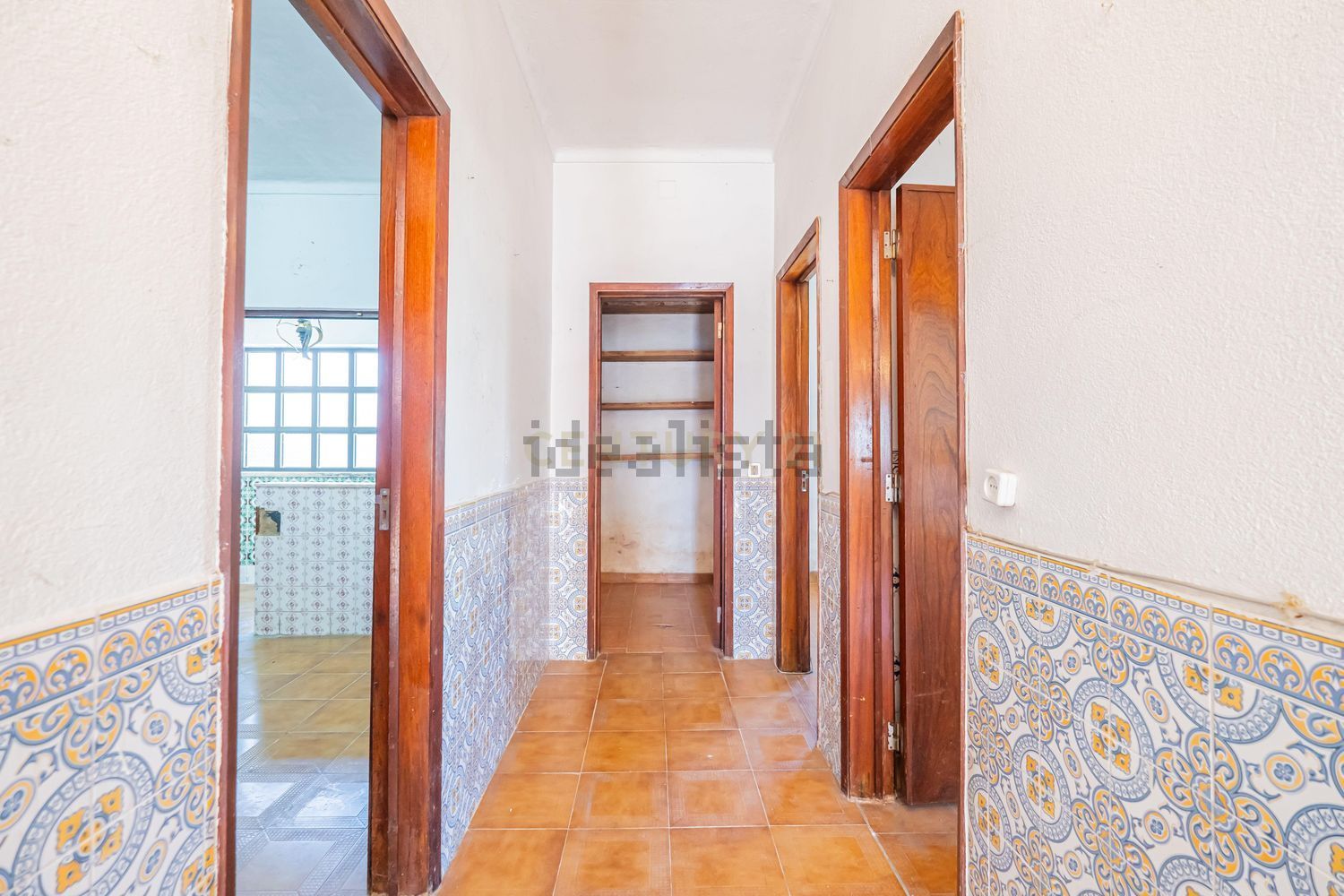 小楼房或独栋别墅出售在Rua General Humberto Delgado, 6 - 过道