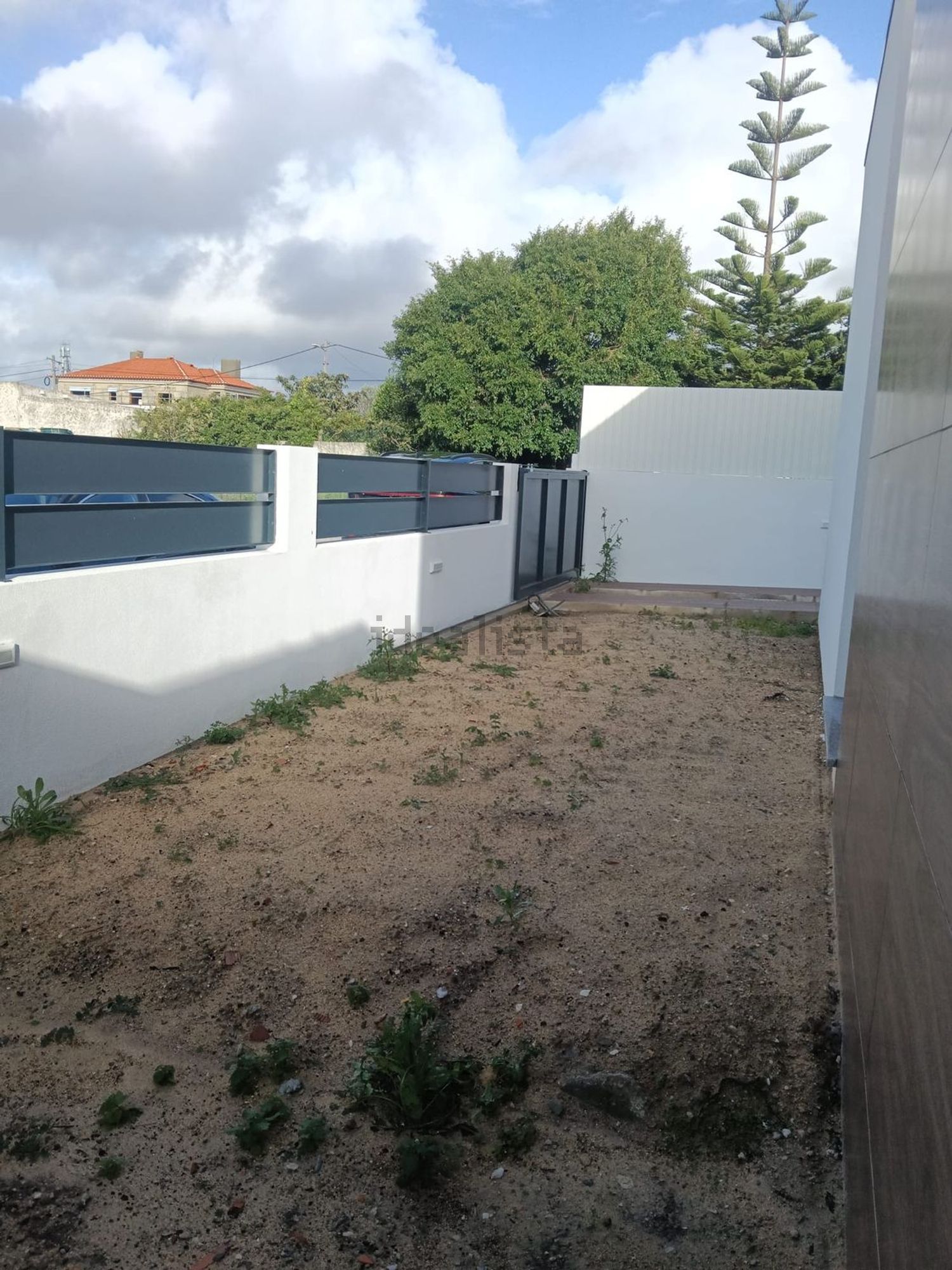 小楼房或独栋别墅出售在Rua José Malhoa, 17 - 外立面