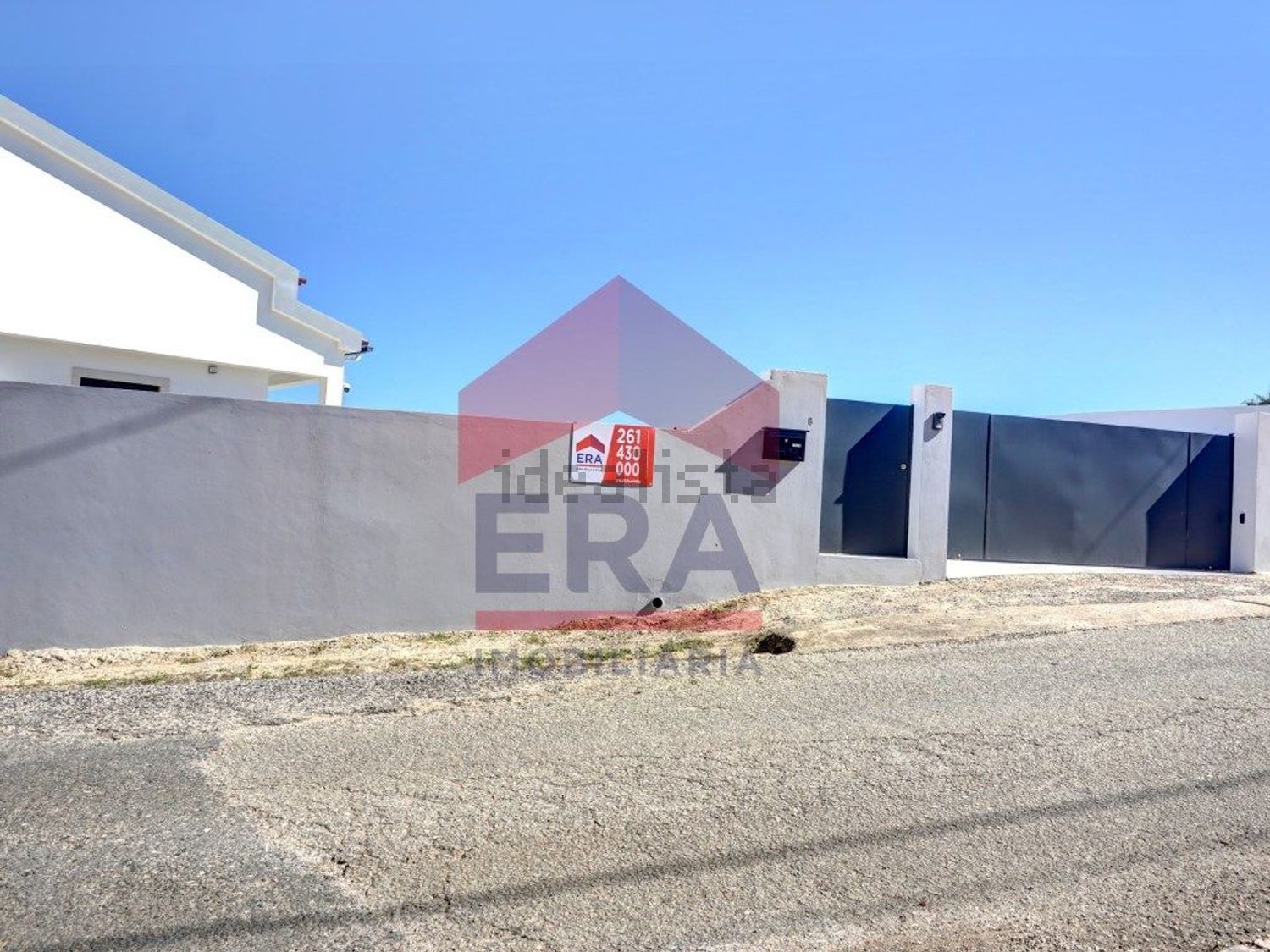 小楼房或独栋别墅出售在Rua do Picoto - 外立面