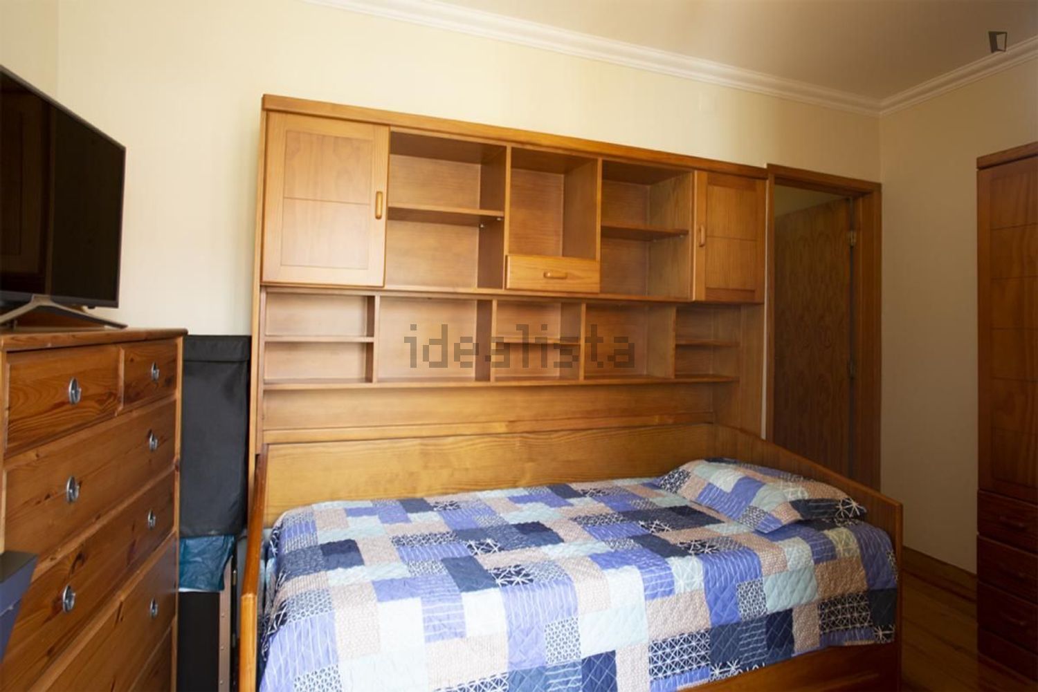 出租房间在Rua da Achada - 卧室