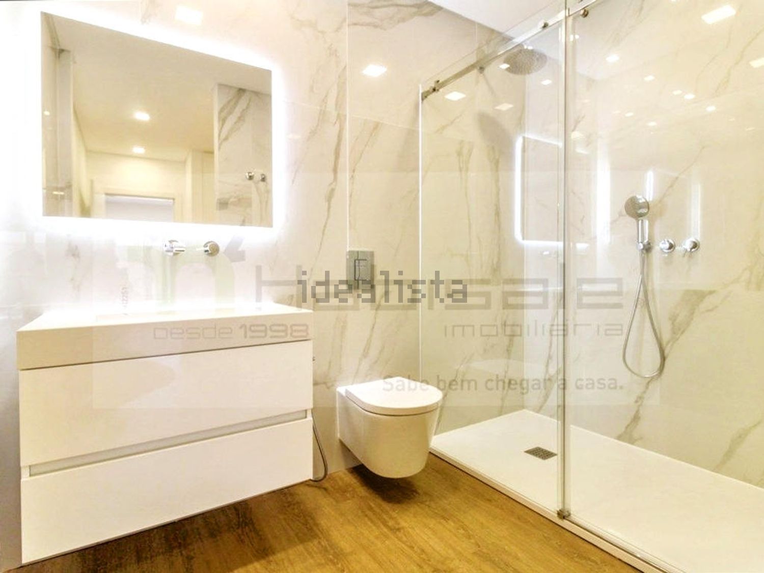 小楼房或独栋别墅出售在Rua Vieira da Silva - 卫生间