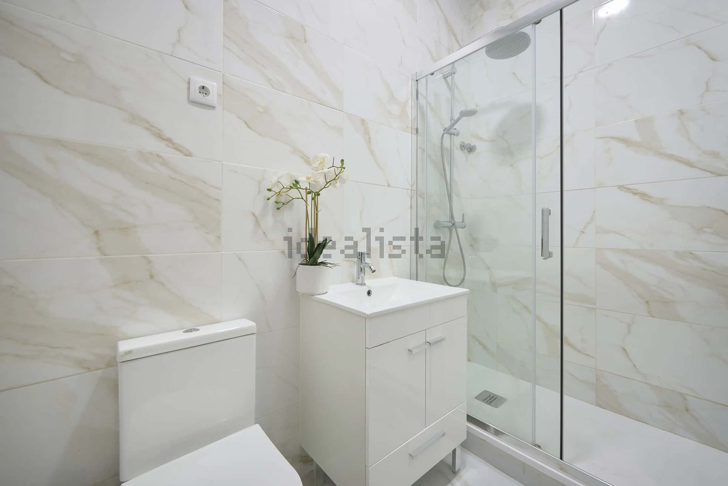 出租房间在Largo Vitorino Damásio, 2 - 卫生间