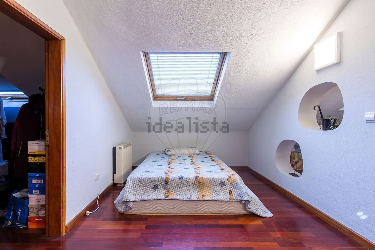 小楼房或独栋别墅出售在Rua António Sérgio - 卧室