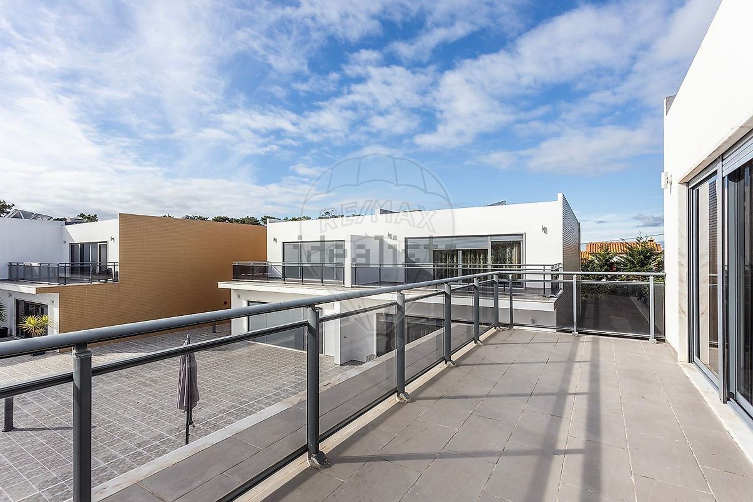 小楼房或独栋别墅出售在Largo do Juncalinho - 阳台