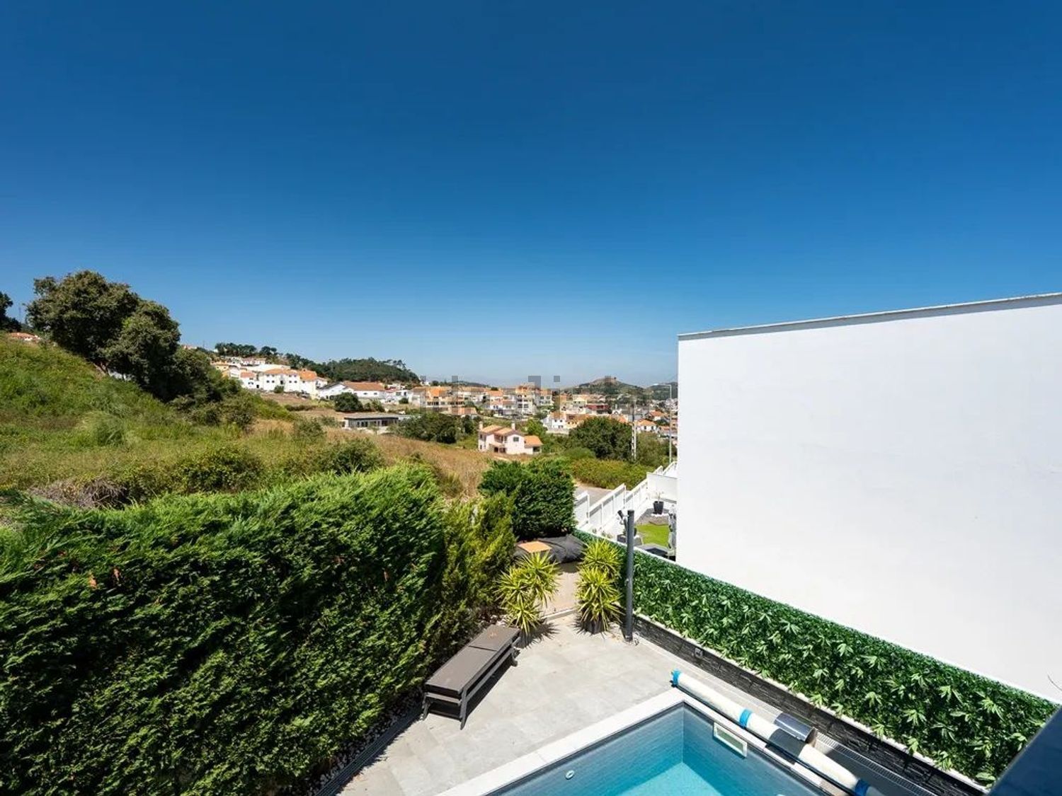 小楼房或独栋别墅出售在Rua dos Calços - 视线