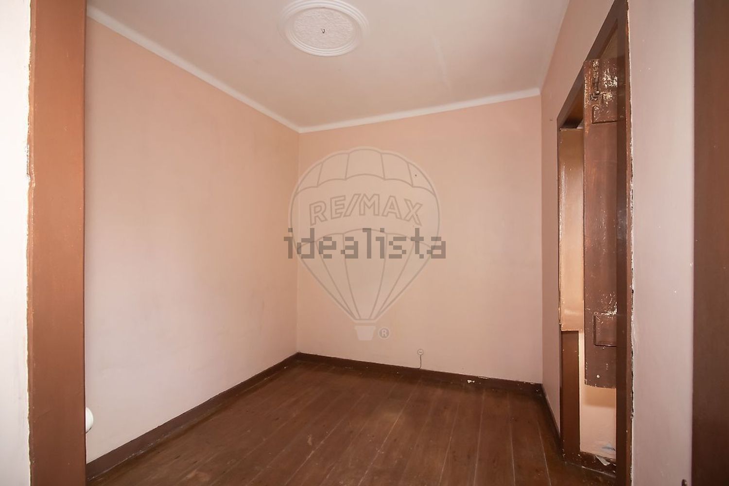 小楼房或独栋别墅出售在São Quintino - 居住