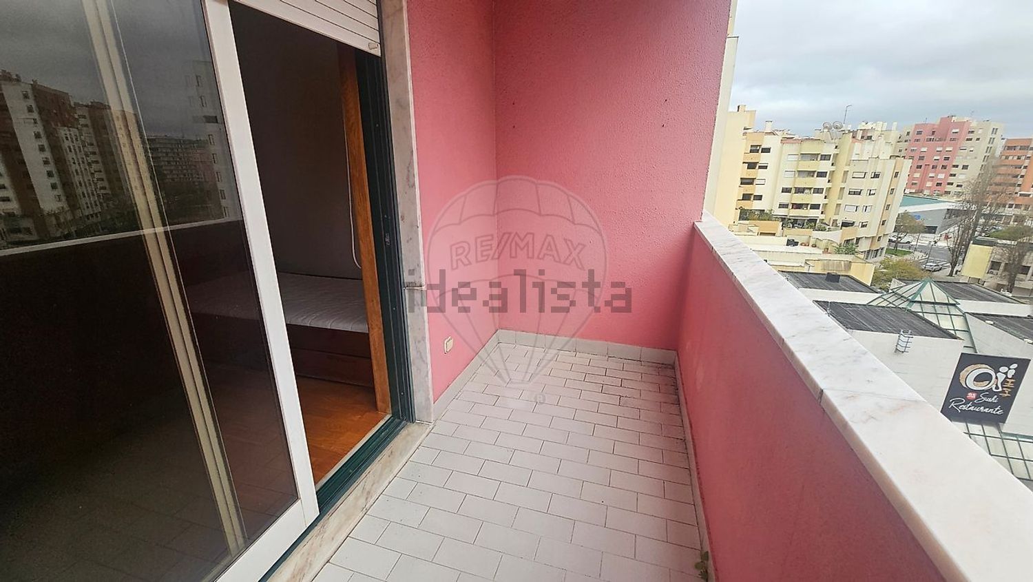 出租公寓 t2在Rua Poeta Bocage - 阳台