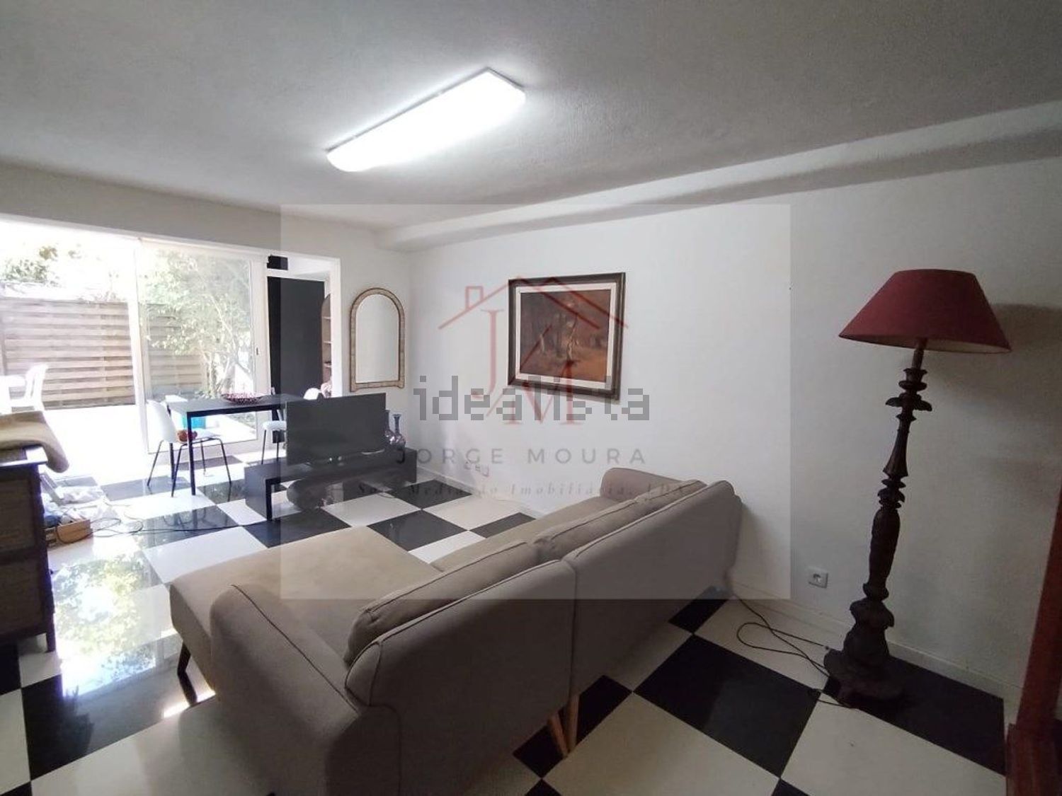 出租t0（单人公寓）在Tires - 客厅