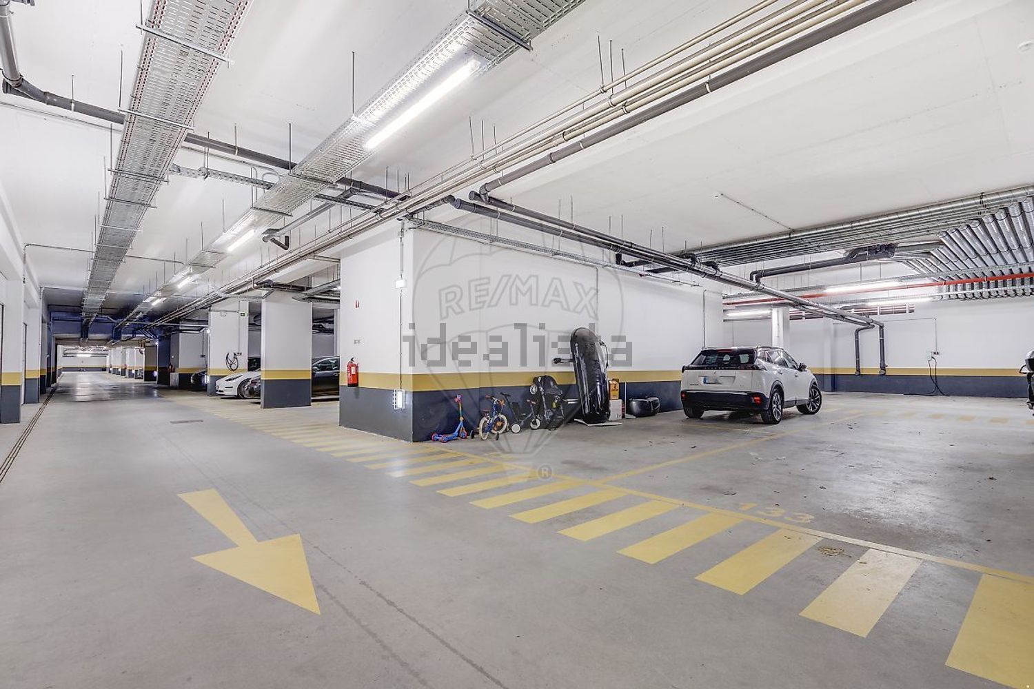 出租公寓 t3在Avenida 5 de Outubro, 401 - 停车位