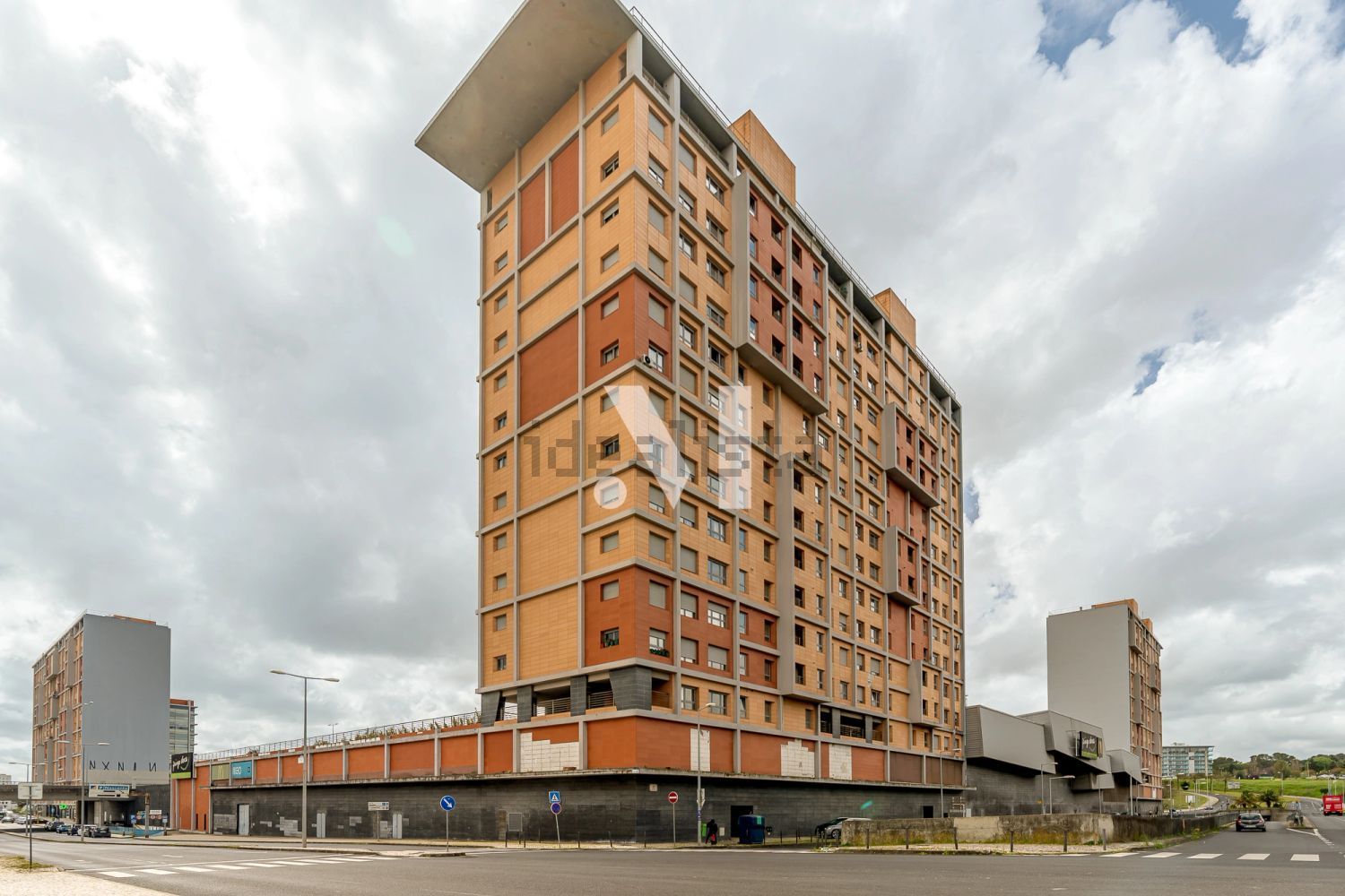 公寓 t1出售在Avenida Cidade de Bratislava s/n - 外立面