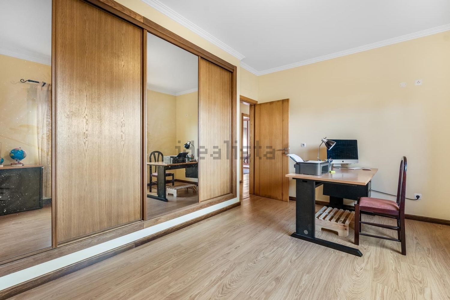 小楼房或独栋别墅出售N10 - 卧室