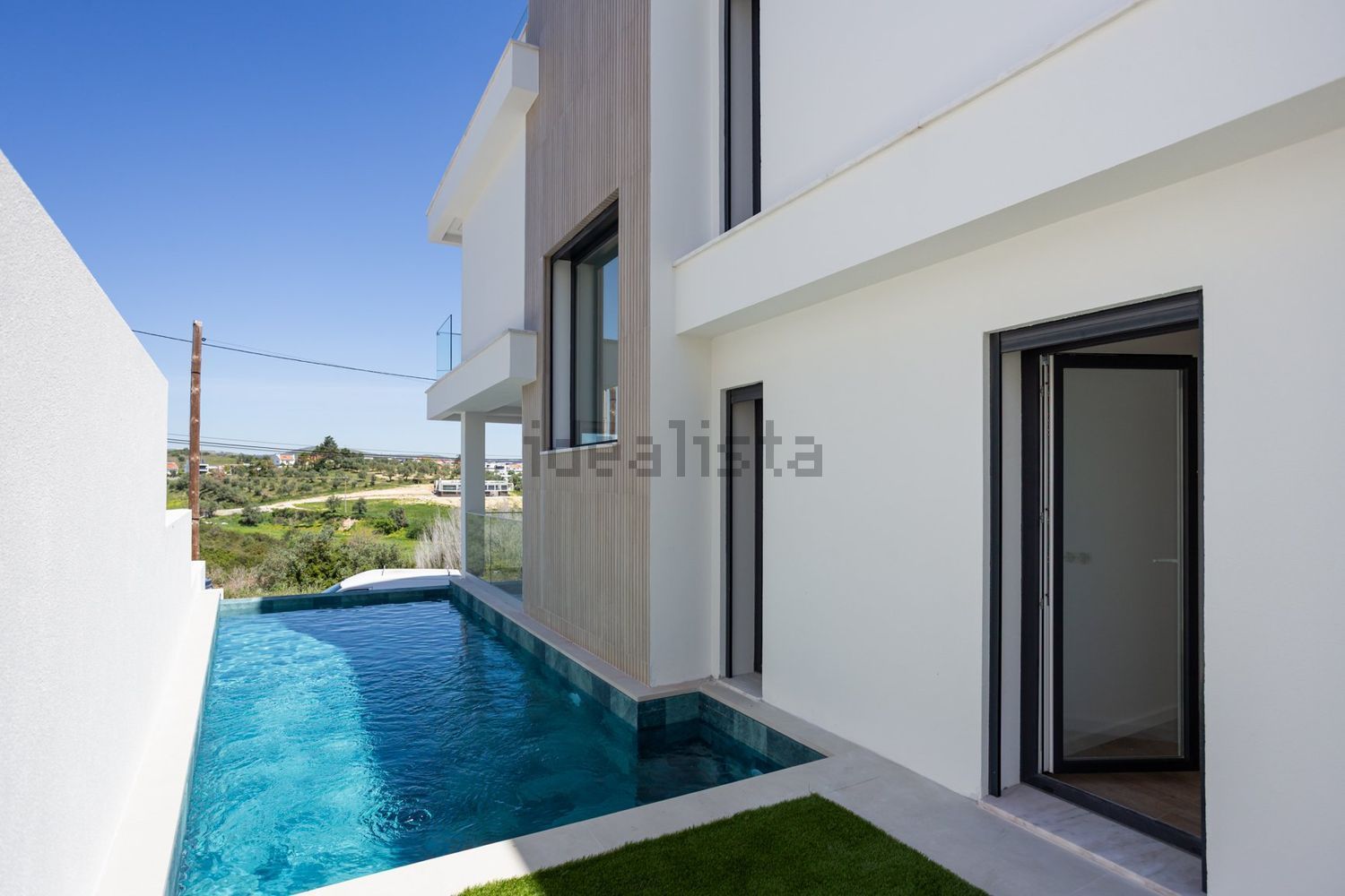 双拼别墅出售在Avenida Raul Brandão - 游泳池