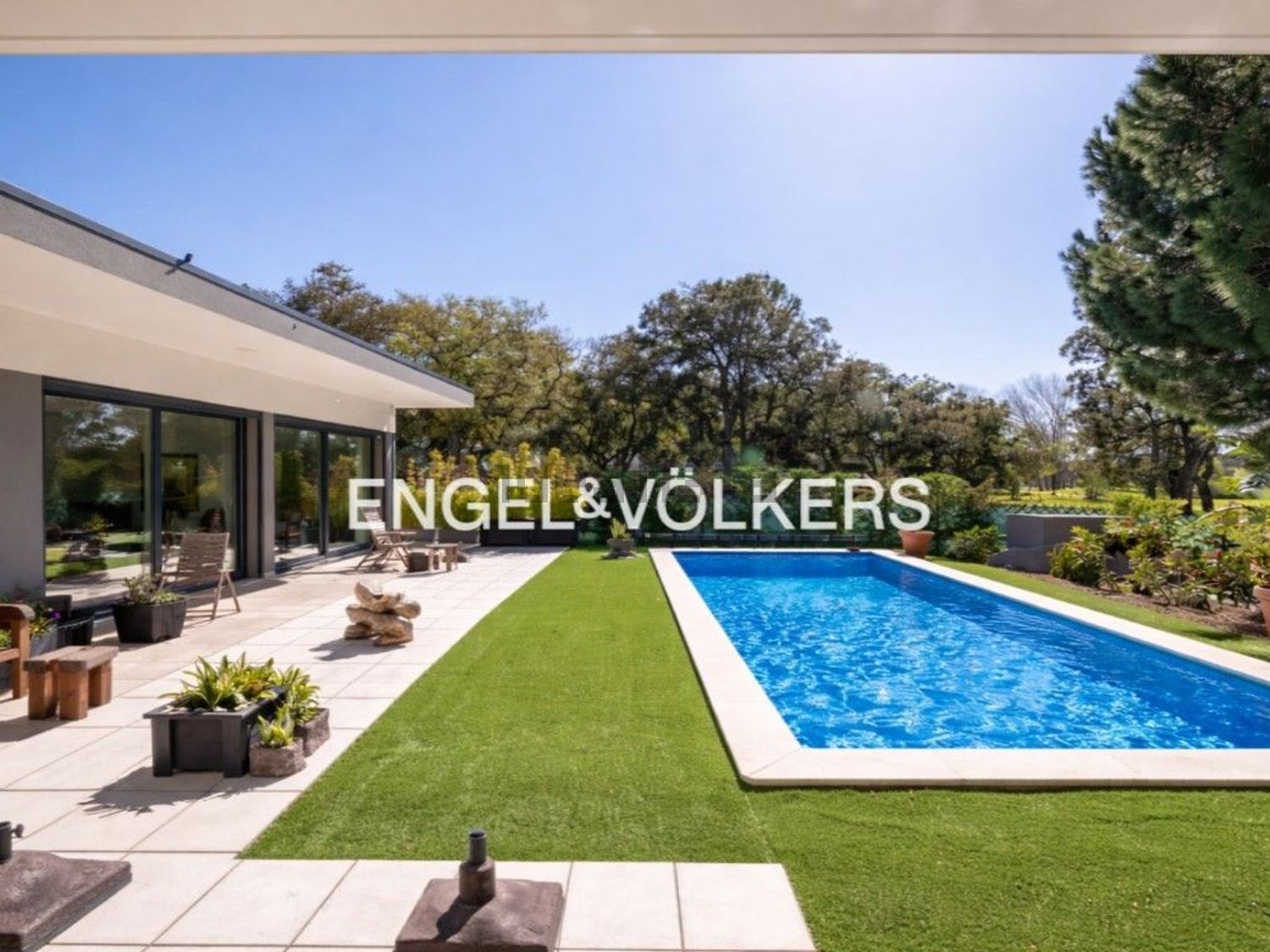 小楼房或独栋别墅出售在Avenida do Montado, 39 - 游泳池