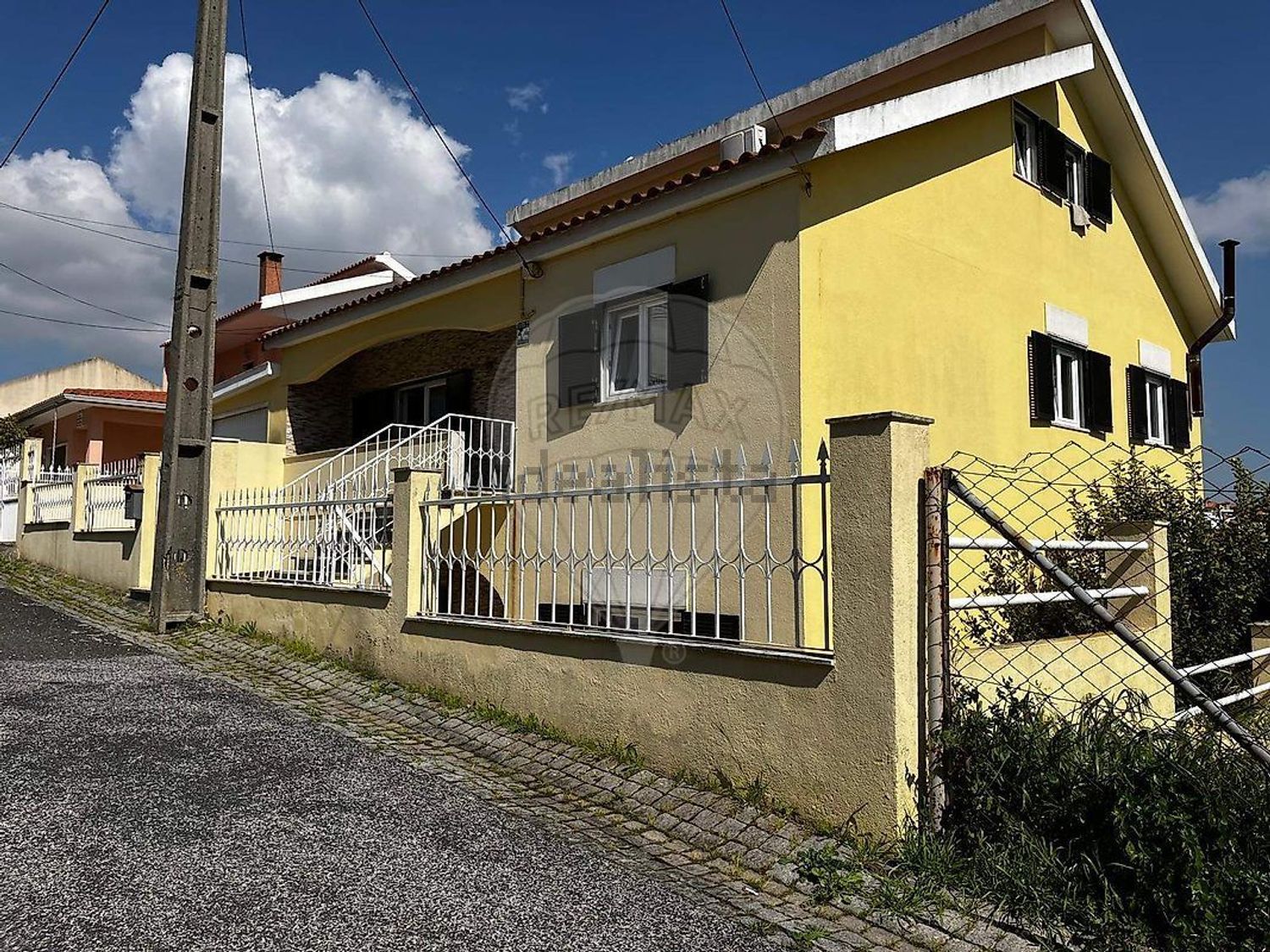 小楼房或独栋别墅出售在Rua Furnas - 外立面