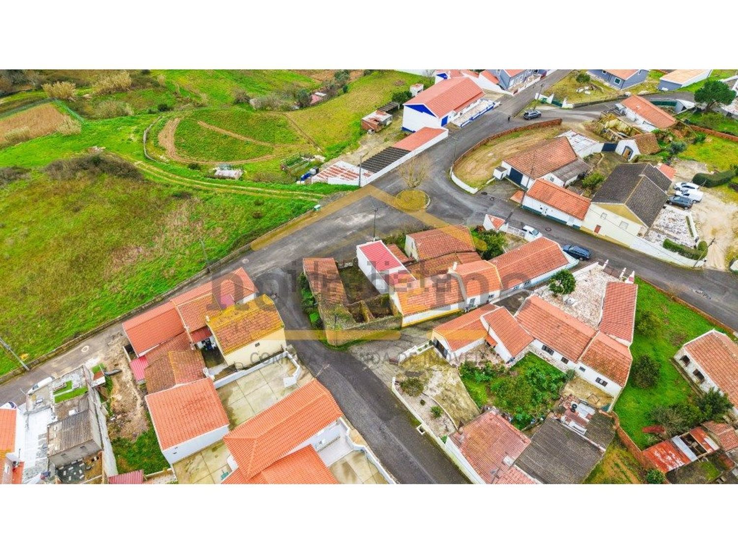 小楼房或独栋别墅出售在São Quintino - 照片