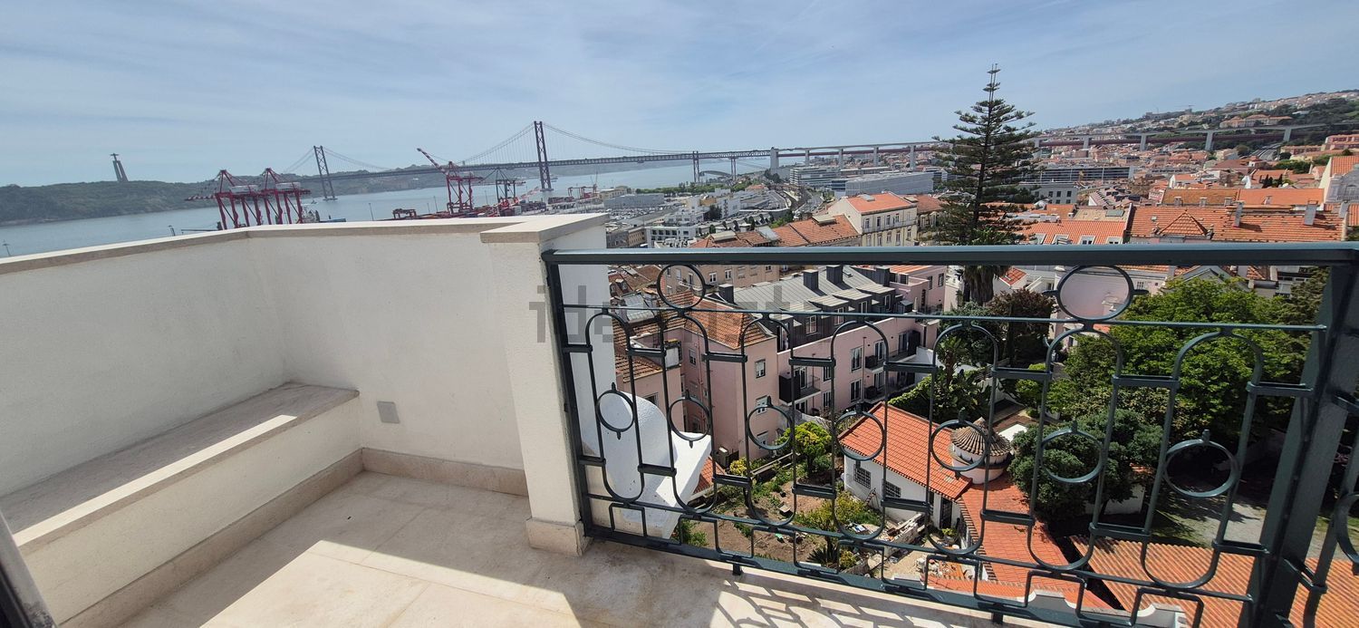 出租顶层公寓在Rua Ribeiro Sanches - 阳台