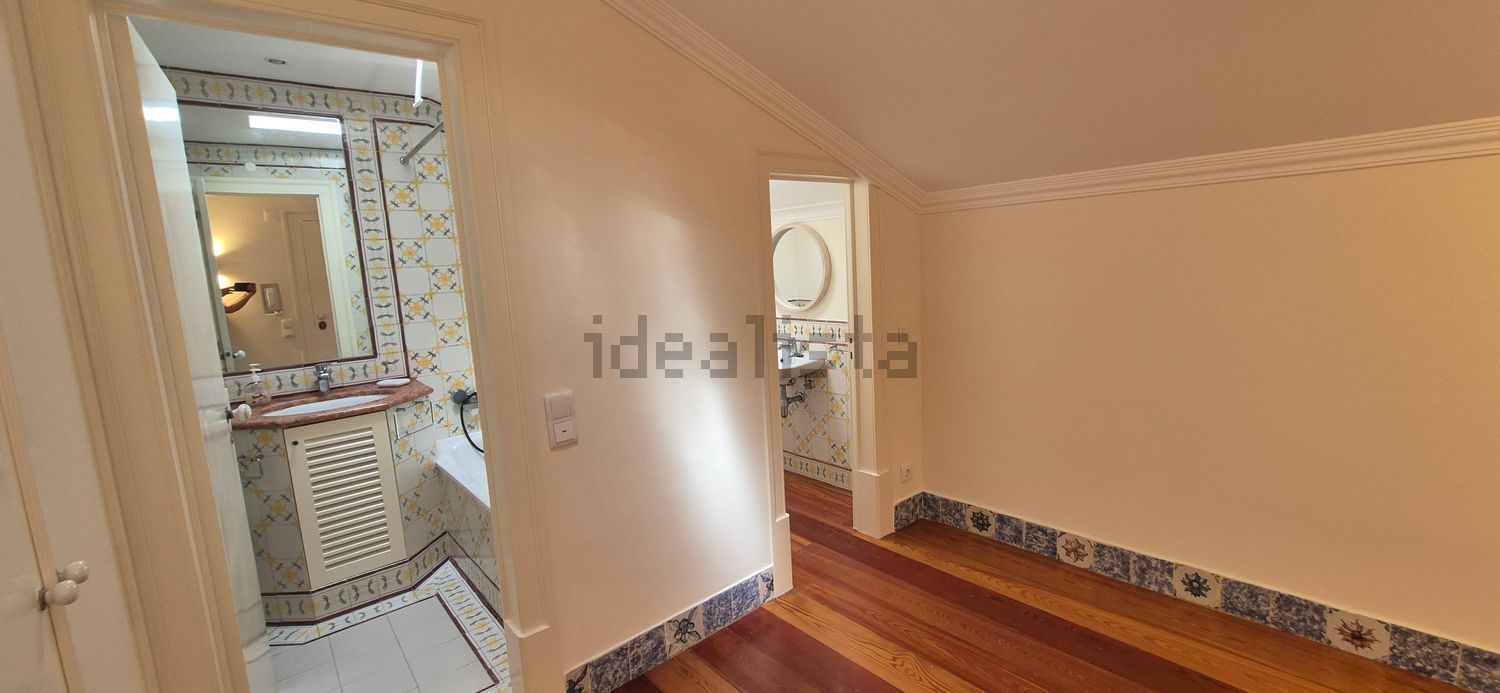 出租顶层公寓在Rua Ribeiro Sanches - 卫生间