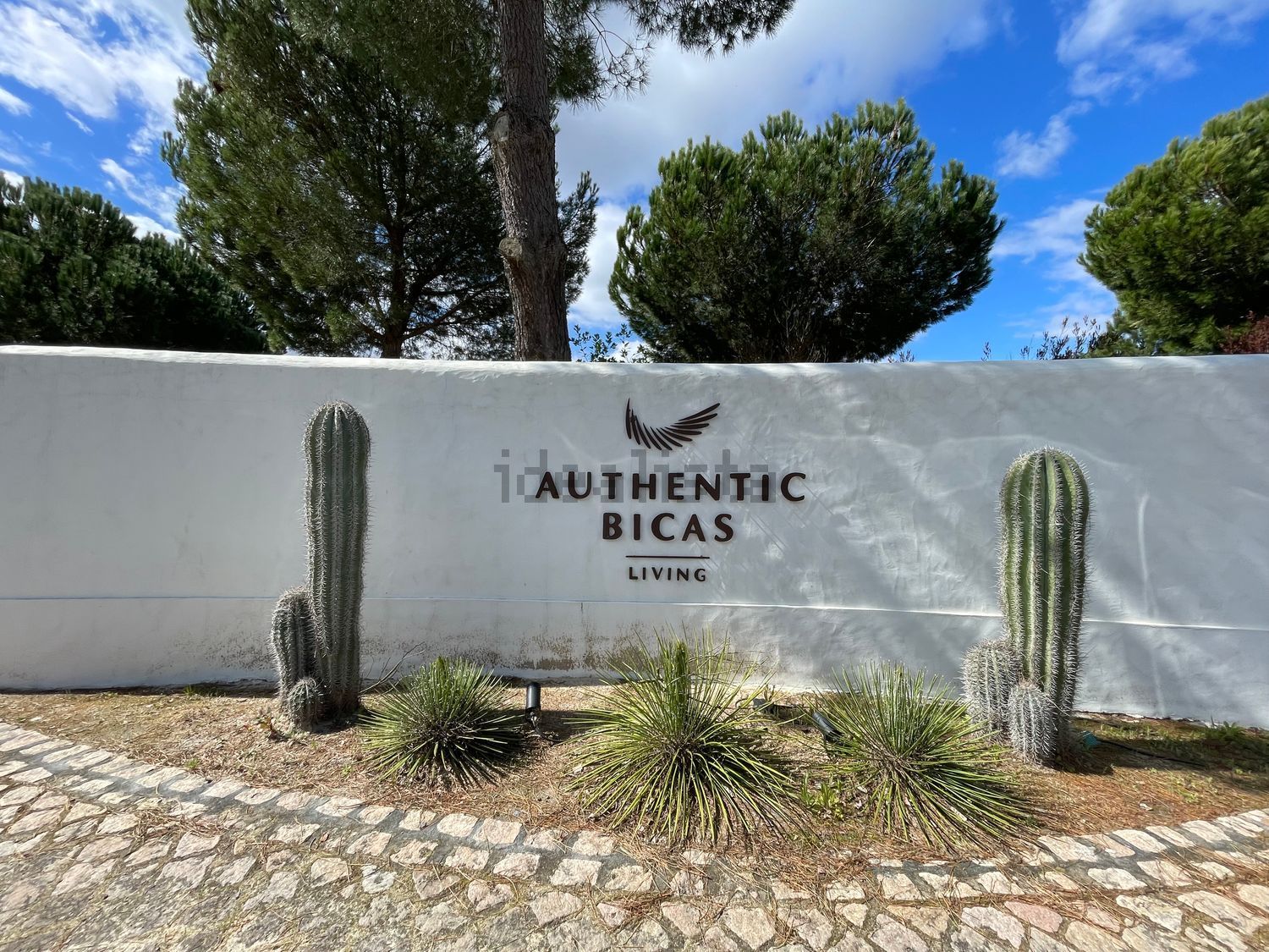 小楼房或独栋别墅出售Authentic Bicas s/n - 详情