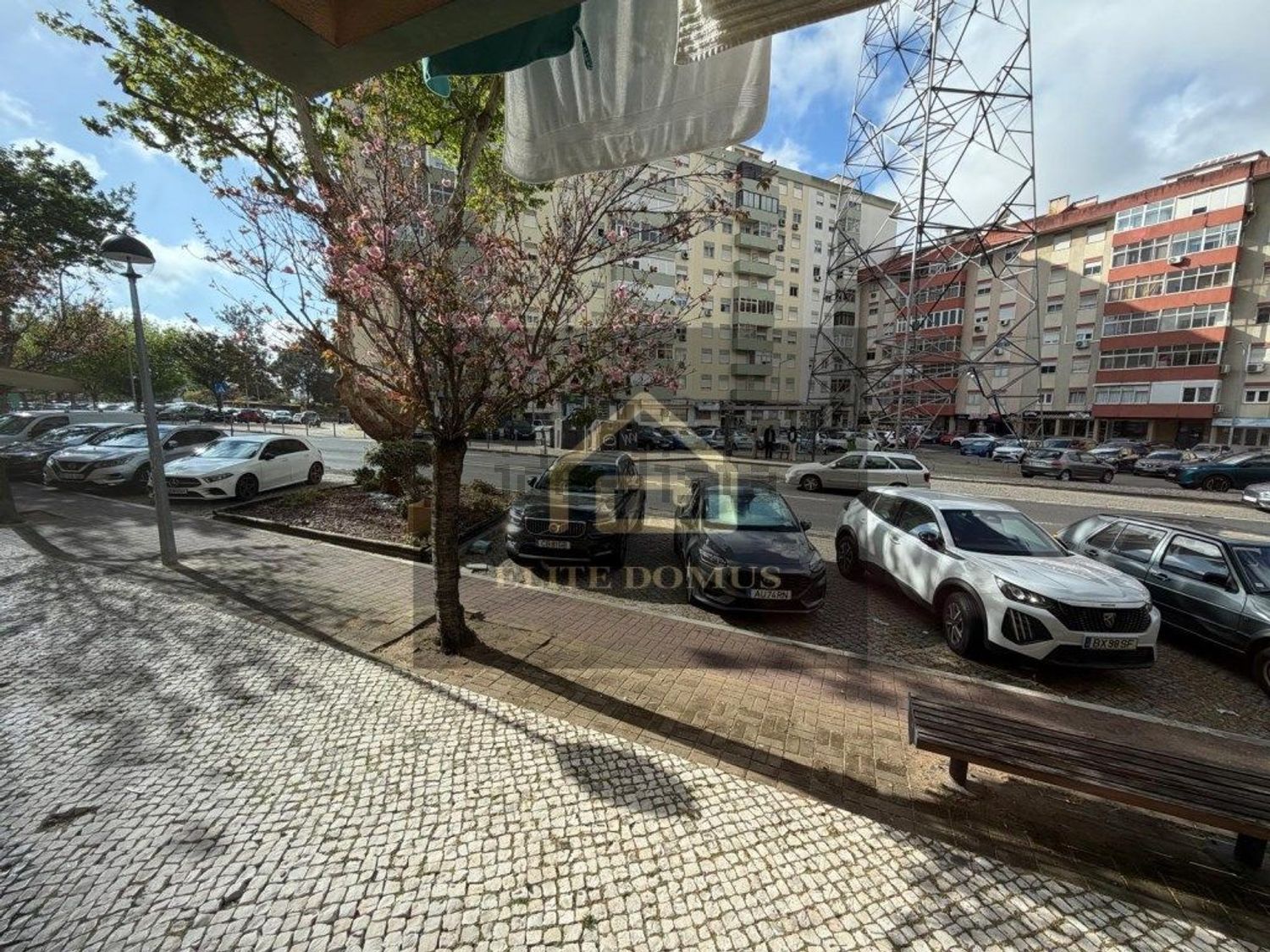 公寓 t2出售在Rua Jaime Martins Barata - 视线