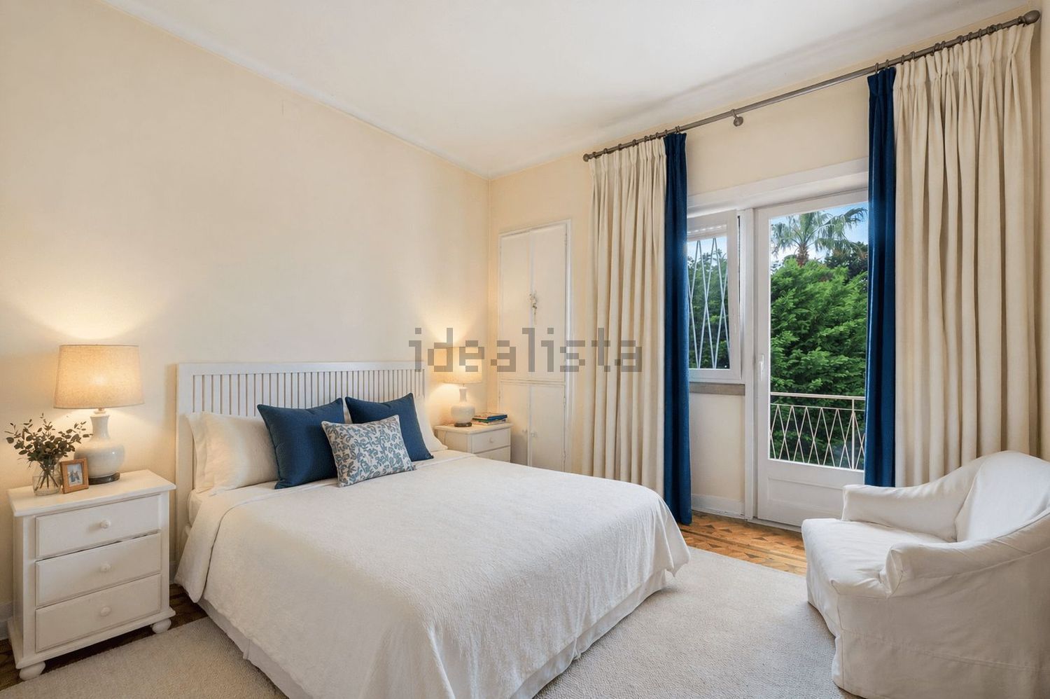 小楼房或独栋别墅出售在Avenida Marechal Carmona - 卧室