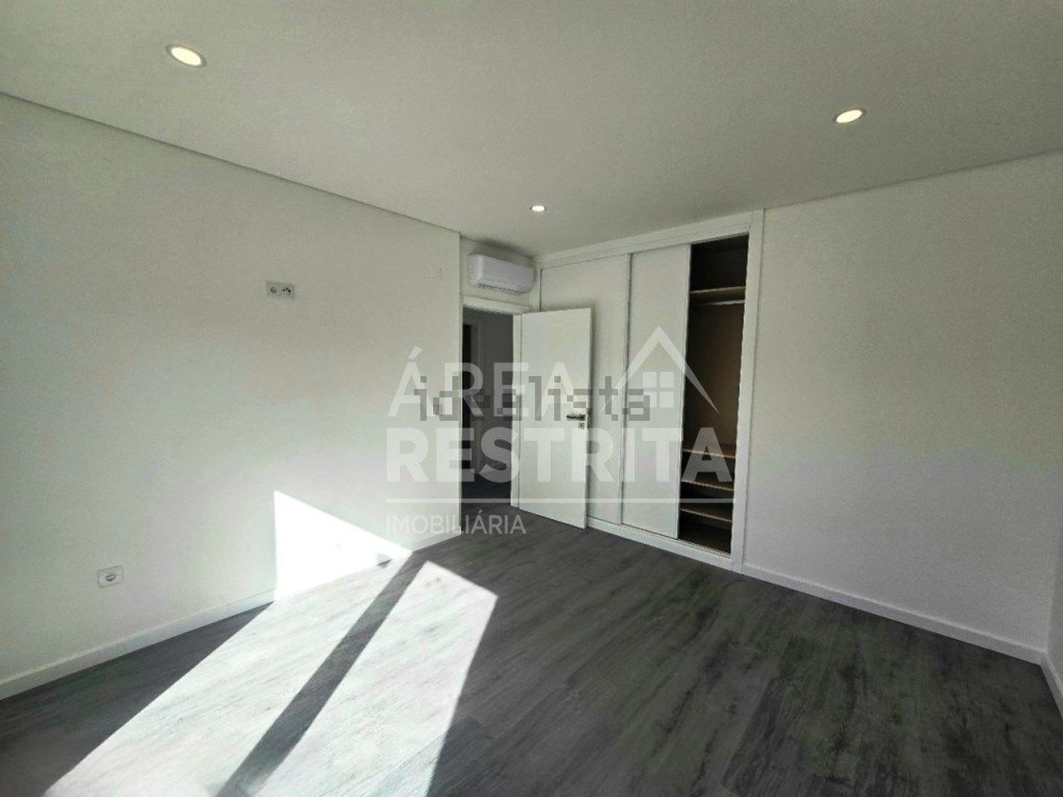 小楼房或独栋别墅出售在Rua Nova da Jardia - 卧室