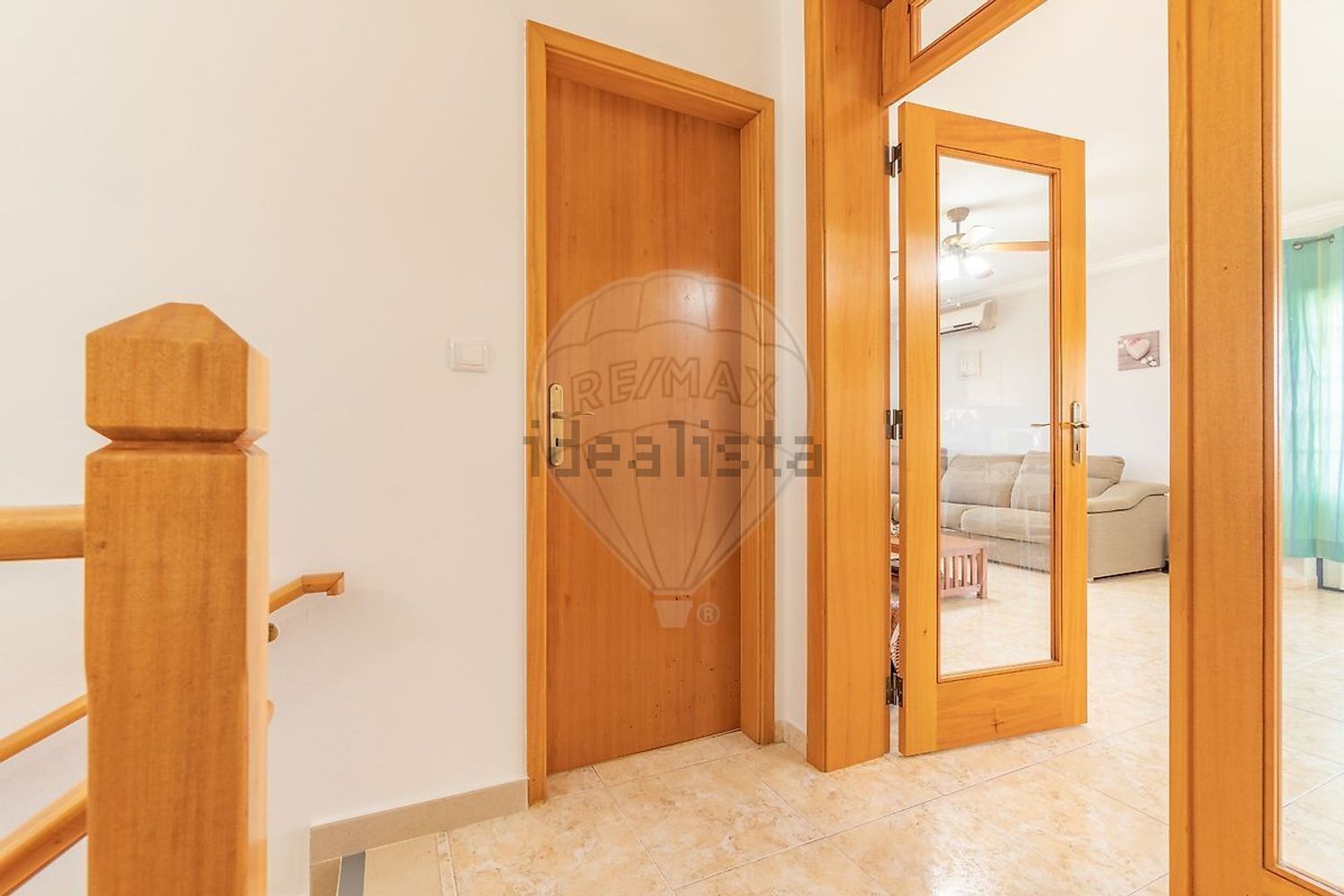 小楼房或独栋别墅出售在Rua das Flores - 过道