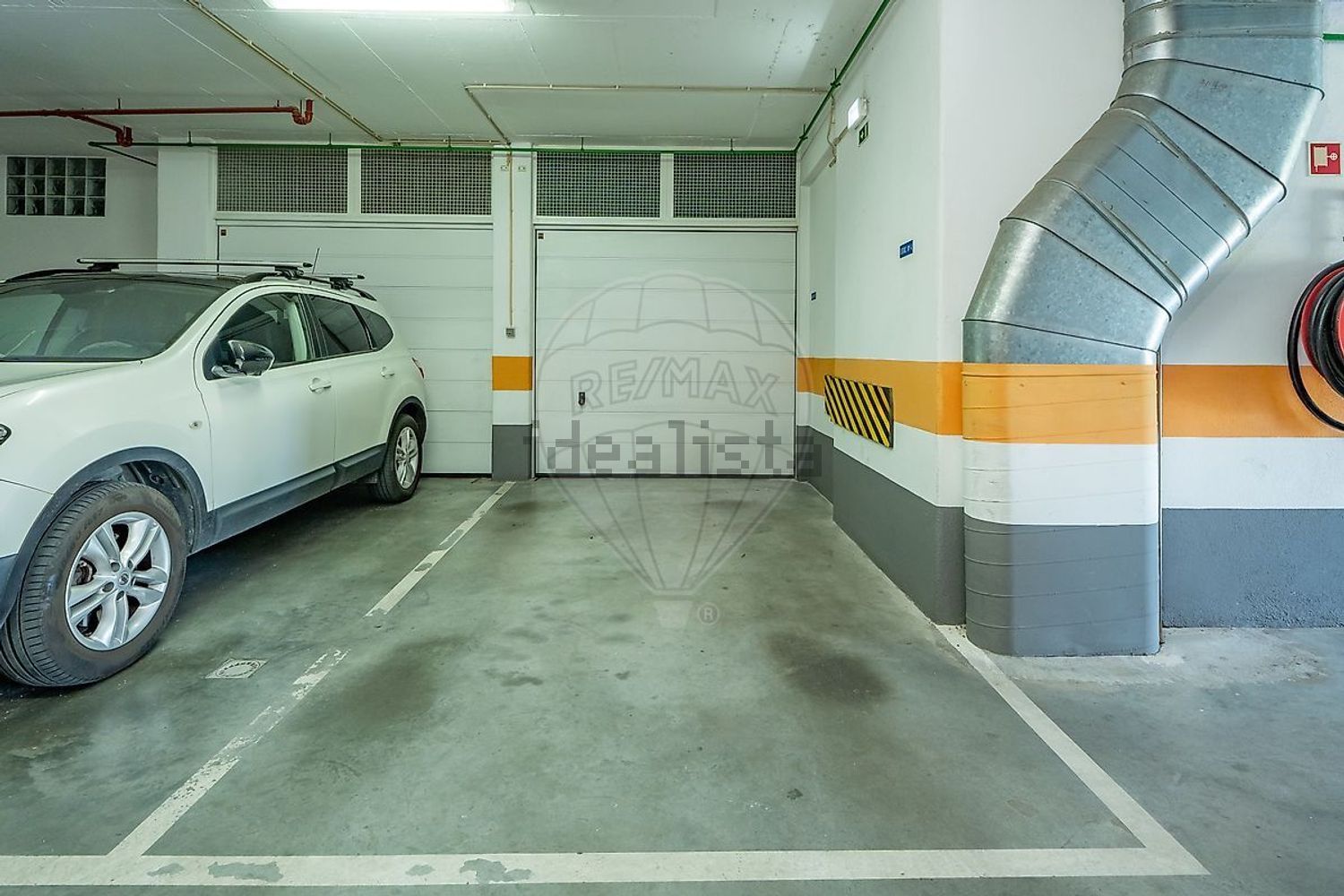 公寓 t4出售在Rua Amália Rodrigues - 停车位