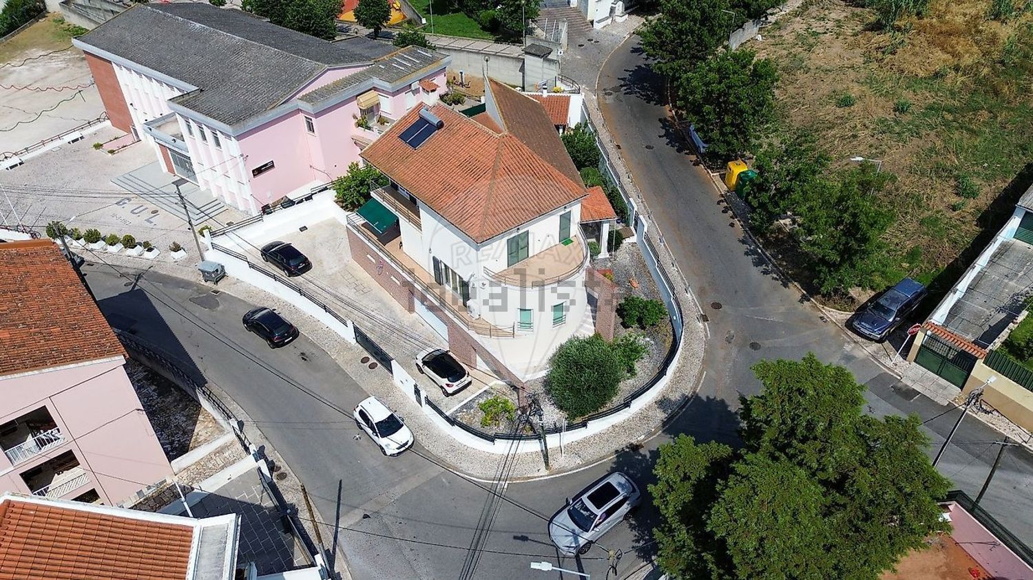 小楼房或独栋别墅出售在Rua Adriano Correia de Oliveira - 照片