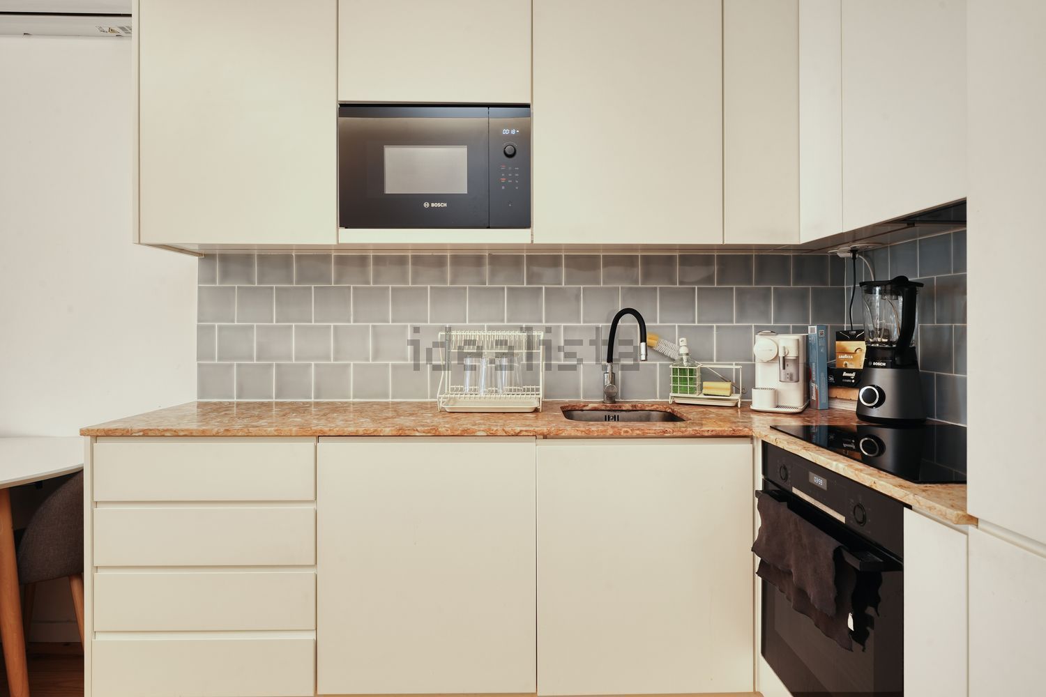 出租公寓 t2在Rua Barão de Sabrosa, 176 - 厨房