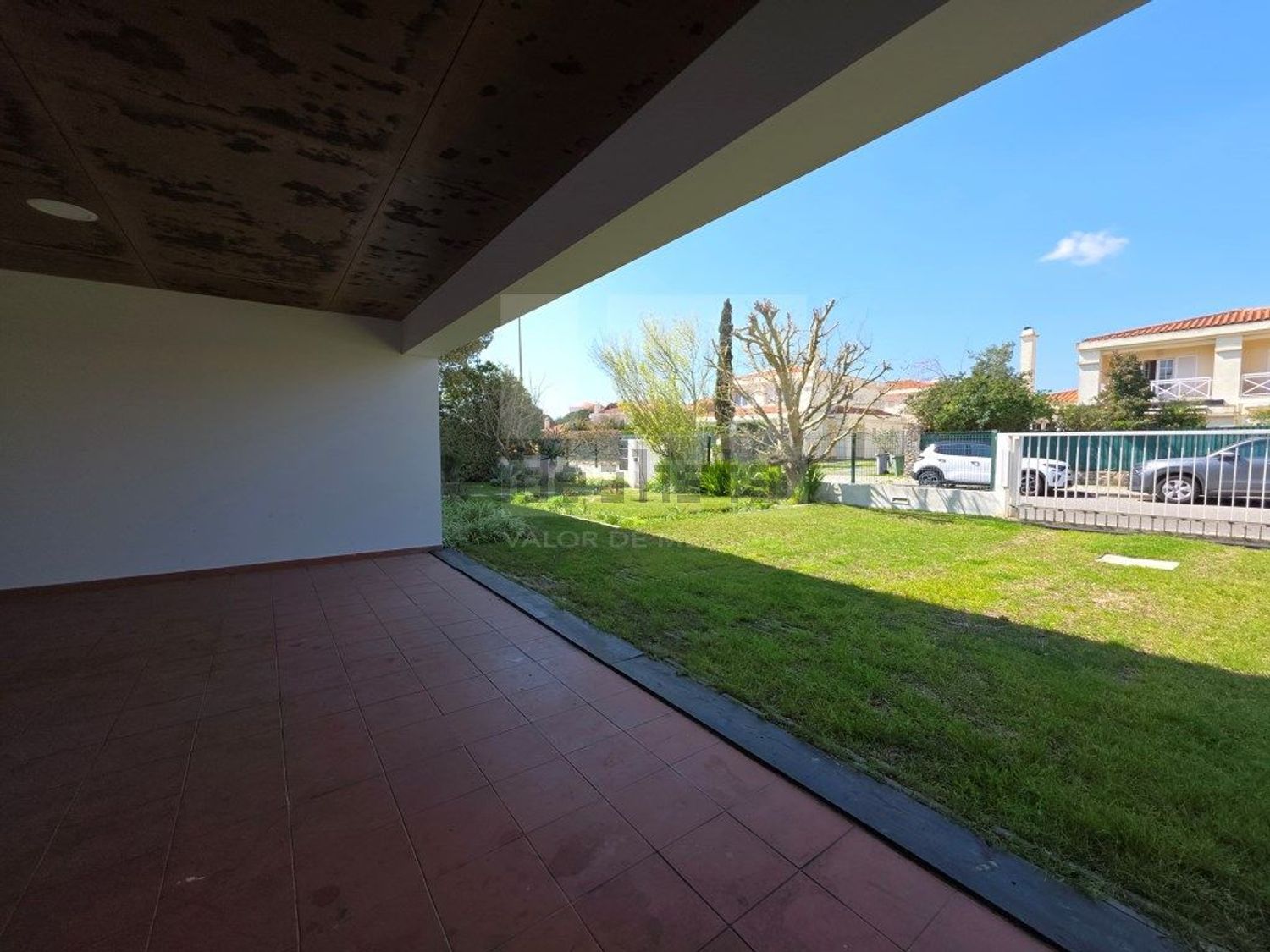 出租小楼房或独栋别墅在Rua Mato da Mina, 22 - 阳台