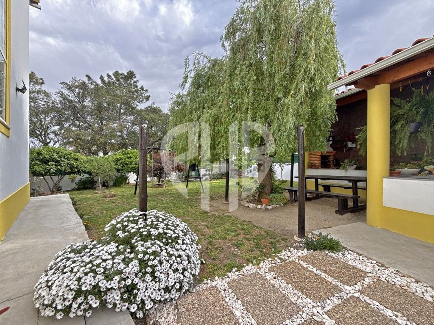 小楼房或独栋别墅出售Cm1029 - 花园