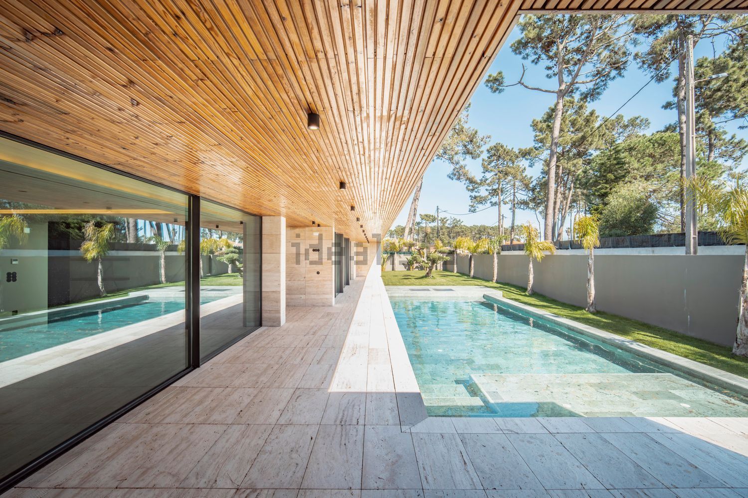 小楼房或独栋别墅出售在Avenida do Mar - 游泳池