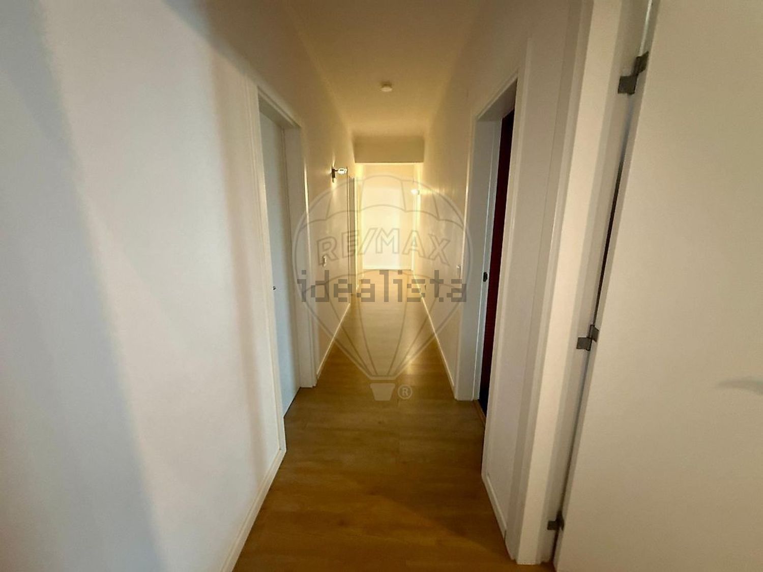 小楼房或独栋别墅出售在Rua 18 - 过道