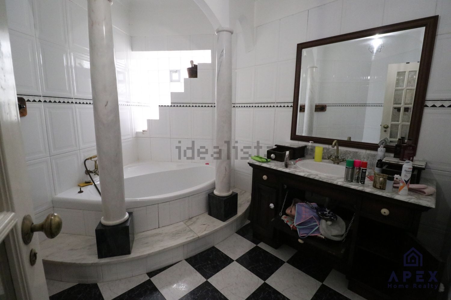 出租小楼房或独栋别墅在Fanhões - 卫生间