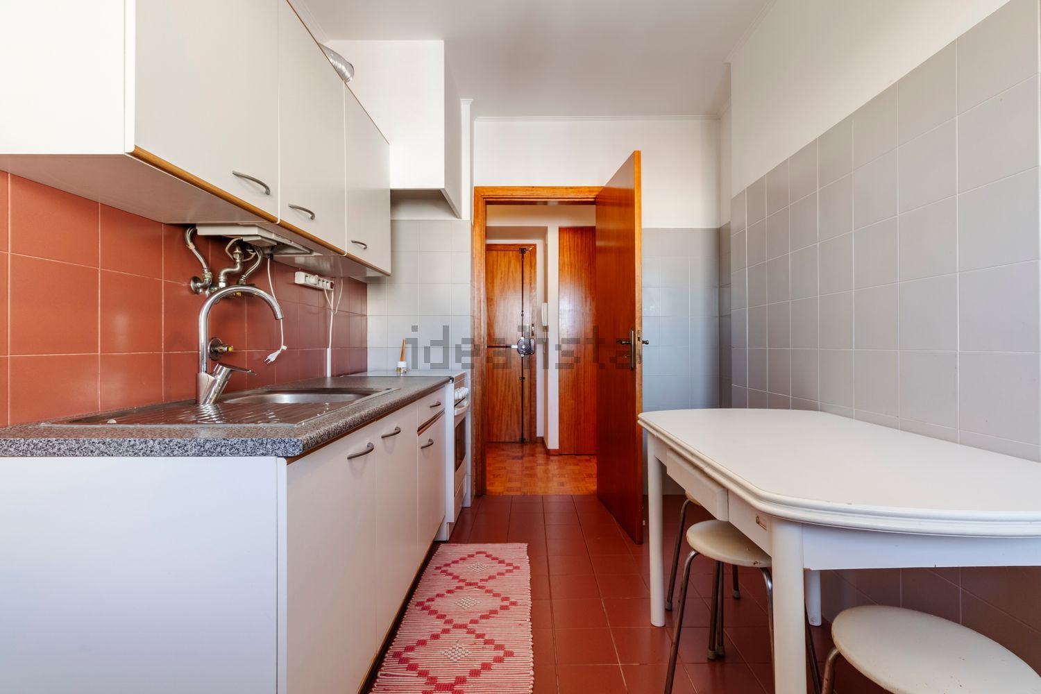 出租公寓 t2在Rua David Mourão Ferreira, 3 - 厨房