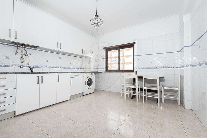 出租公寓 t2在Rua de Padre António Bianchi