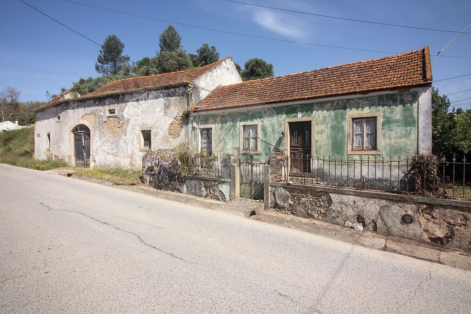 小楼房或独栋别墅出售在Rua do Casal da Carvalha - 外立面