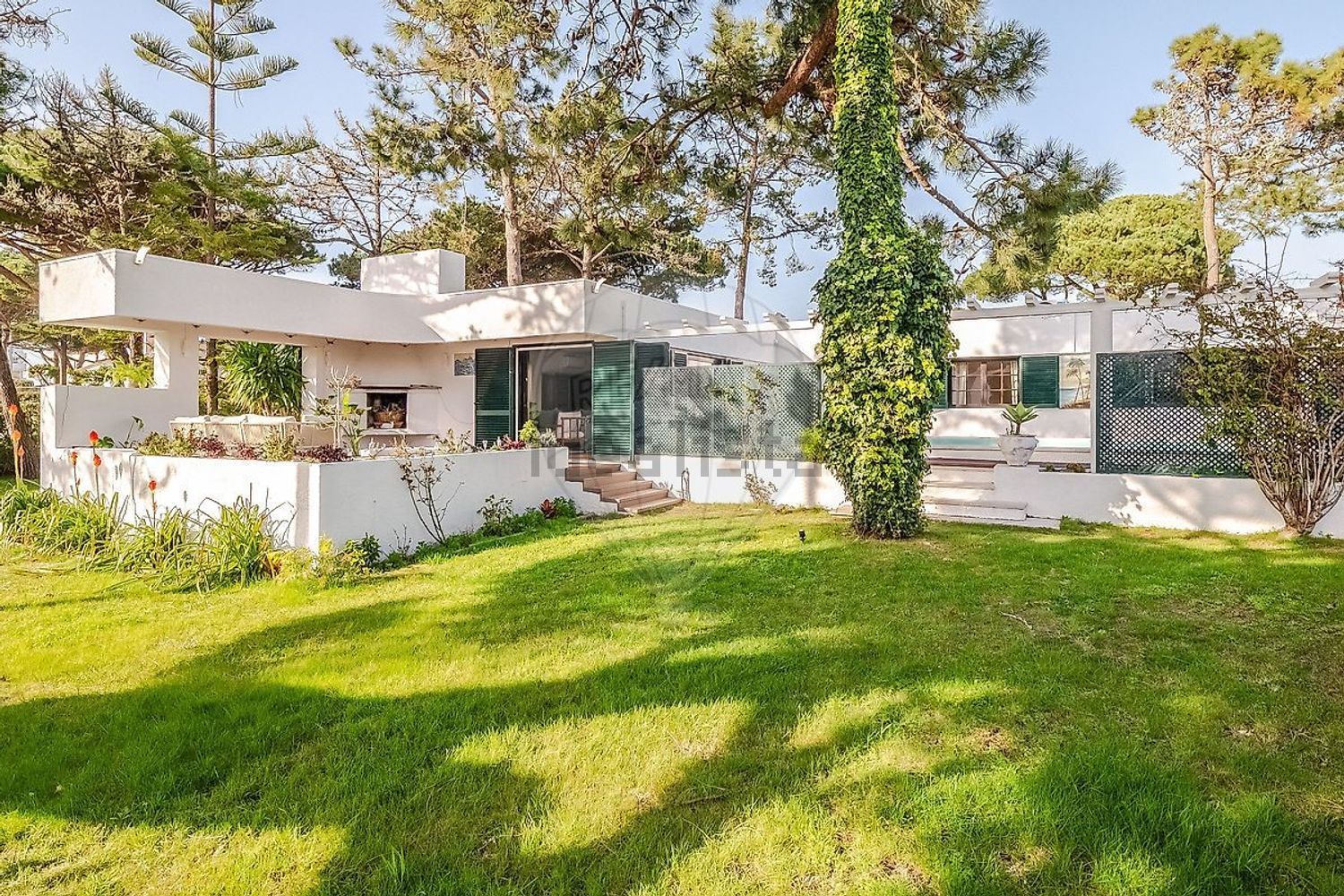 小楼房或独栋别墅出售在Rua das Corredouras - 外立面