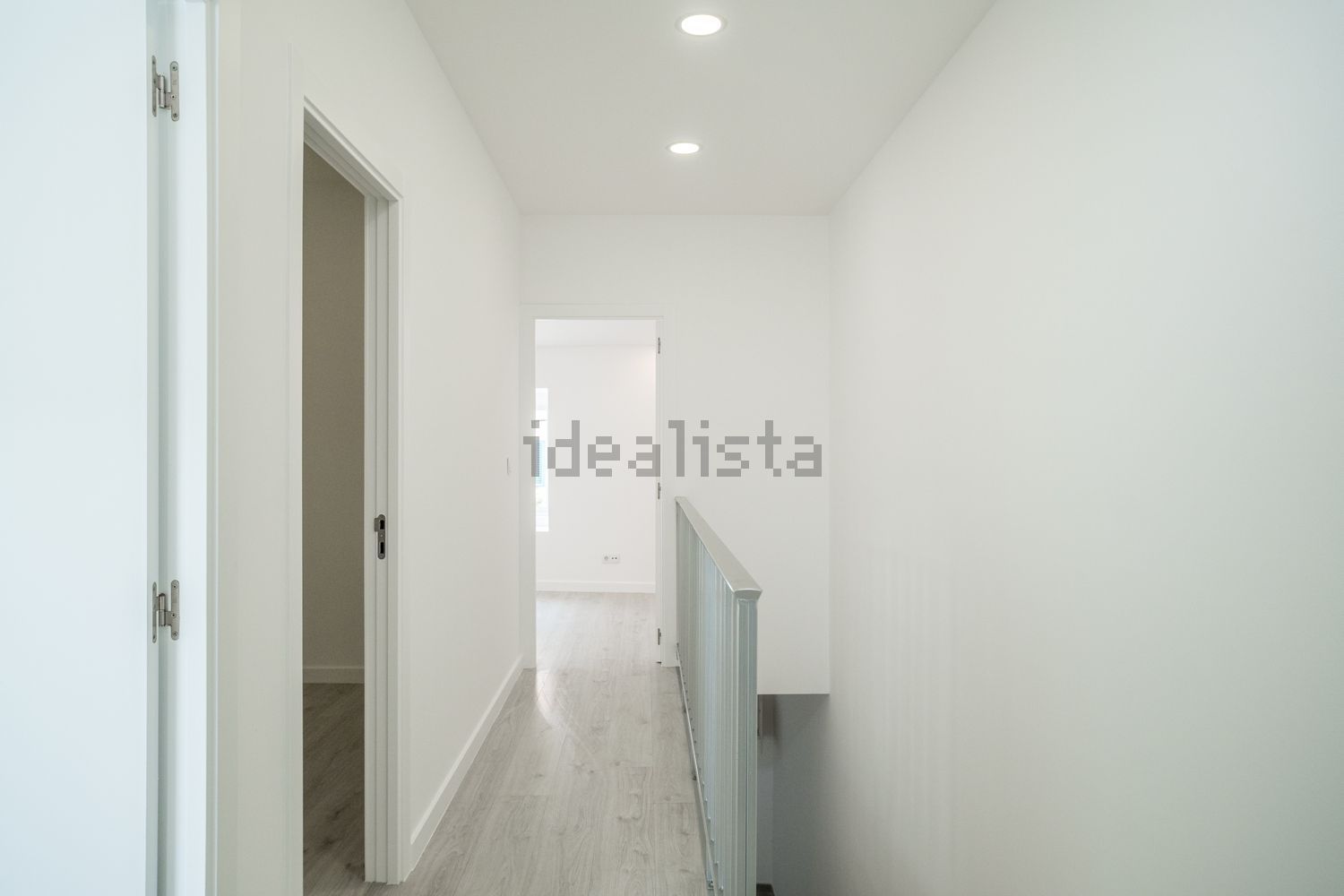 小楼房或独栋别墅出售在Rua David José Chitas, 8 - 过道