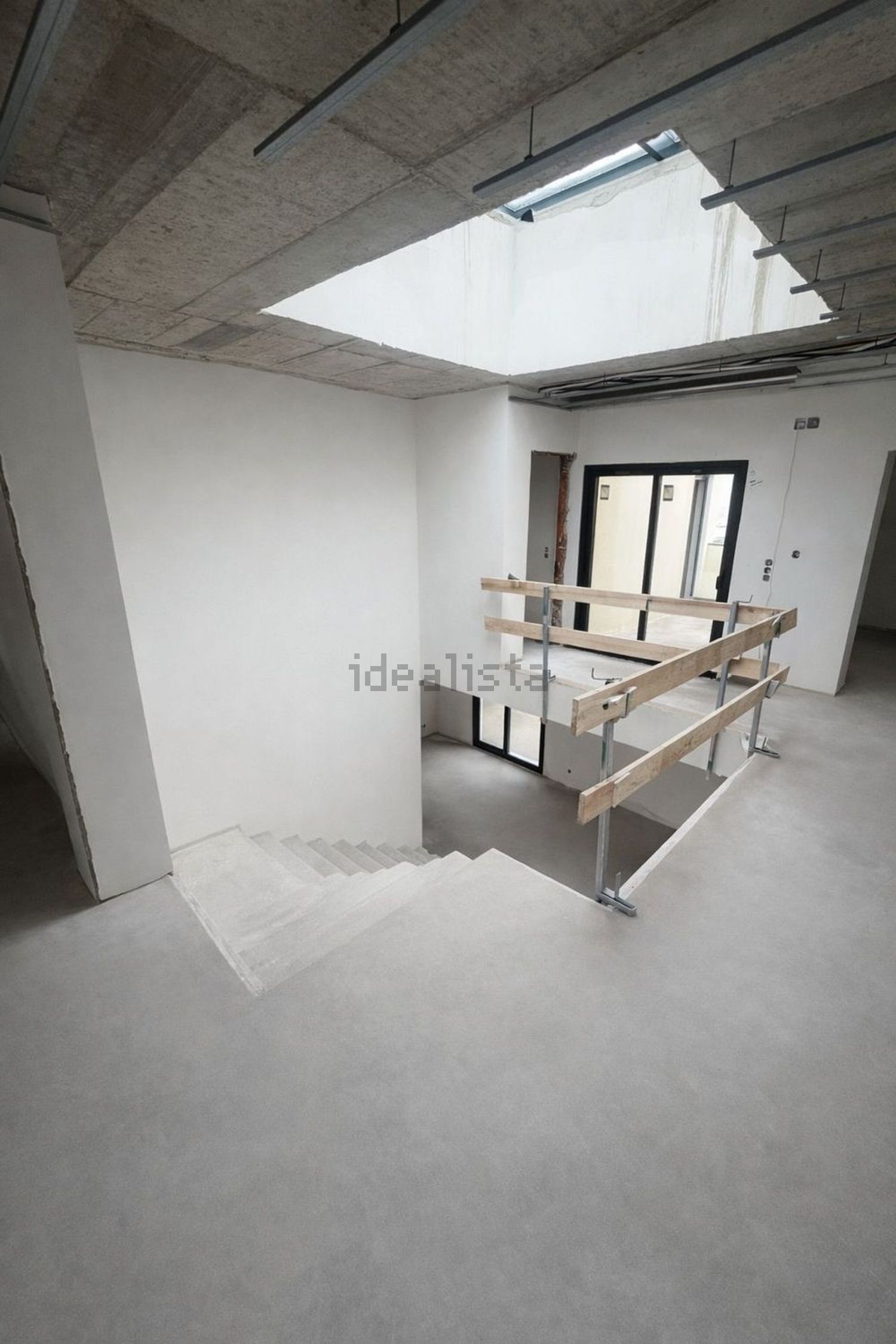 小楼房或独栋别墅出售在Avenida dos Freixos, 28 - 楼梯