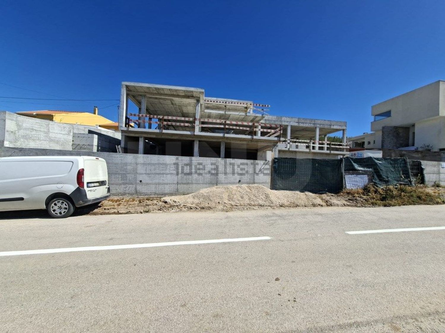 小楼房或独栋别墅出售在Rua da Estrada Militar - 照片