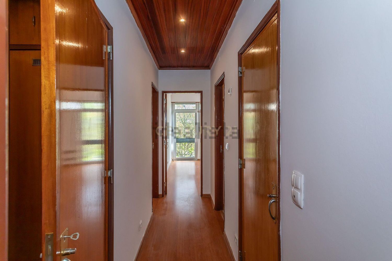 公寓 t3出售在Rua Capitão Tenente Oliveira e Carmo, 143 - 过道