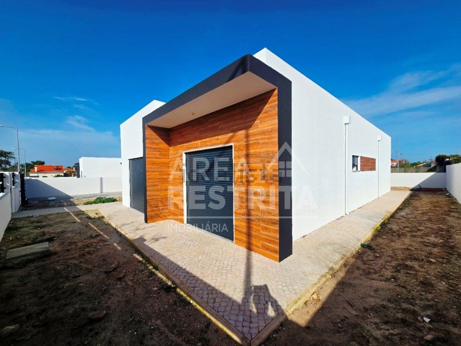 小楼房或独栋别墅出售在Rua Nova da Jardia - 外立面