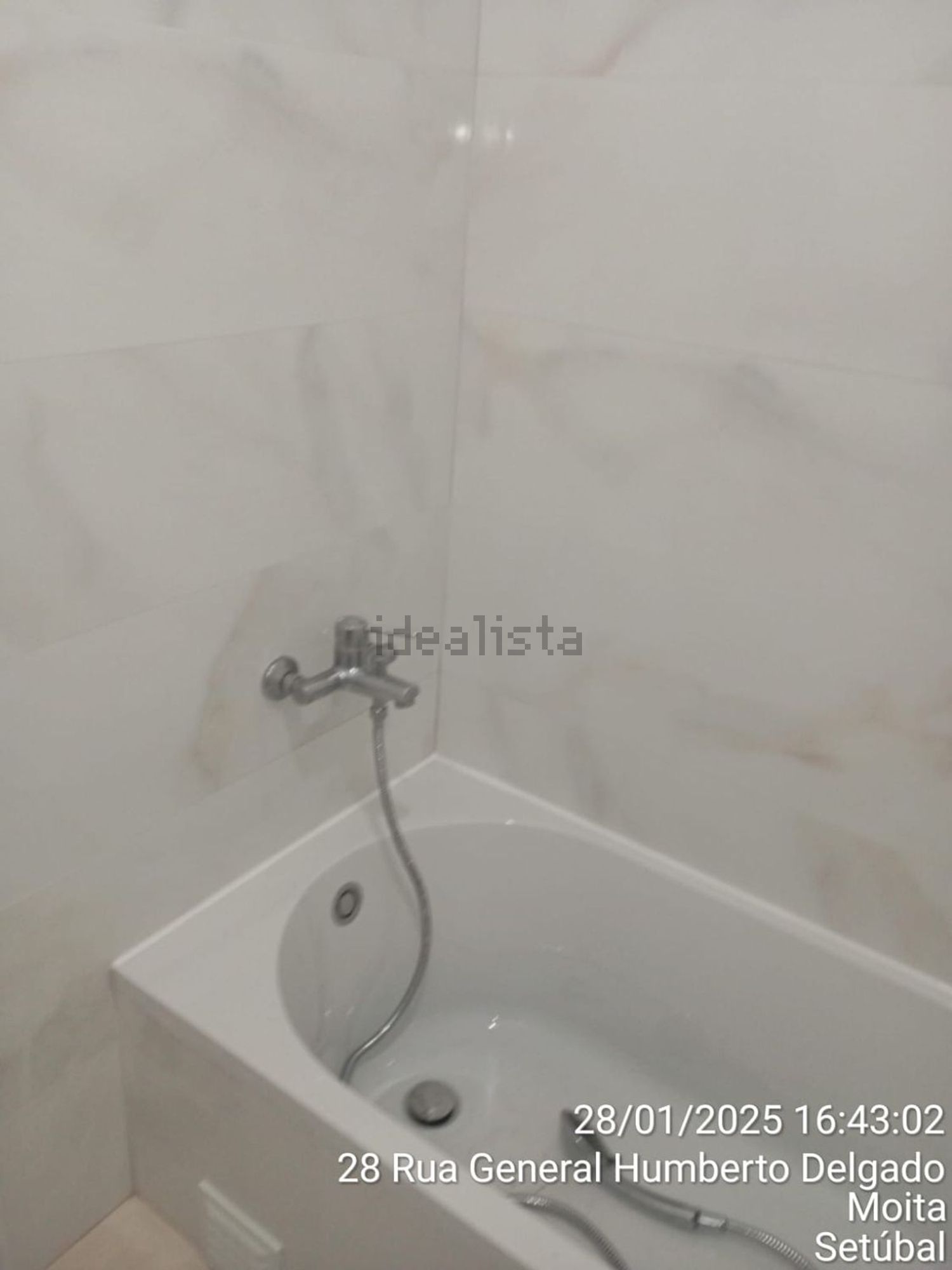 出租公寓 t2在Rua General Humberto Delgado, 28 - 卫生间