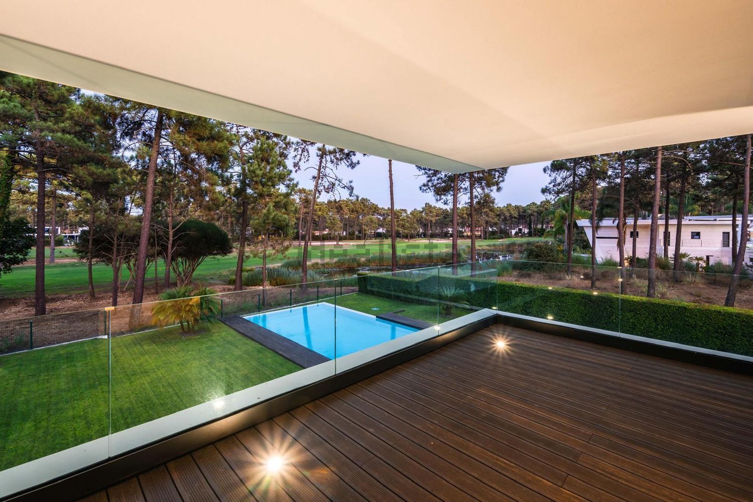 小楼房或独栋别墅出售在Rua das Mimosas - 游泳池