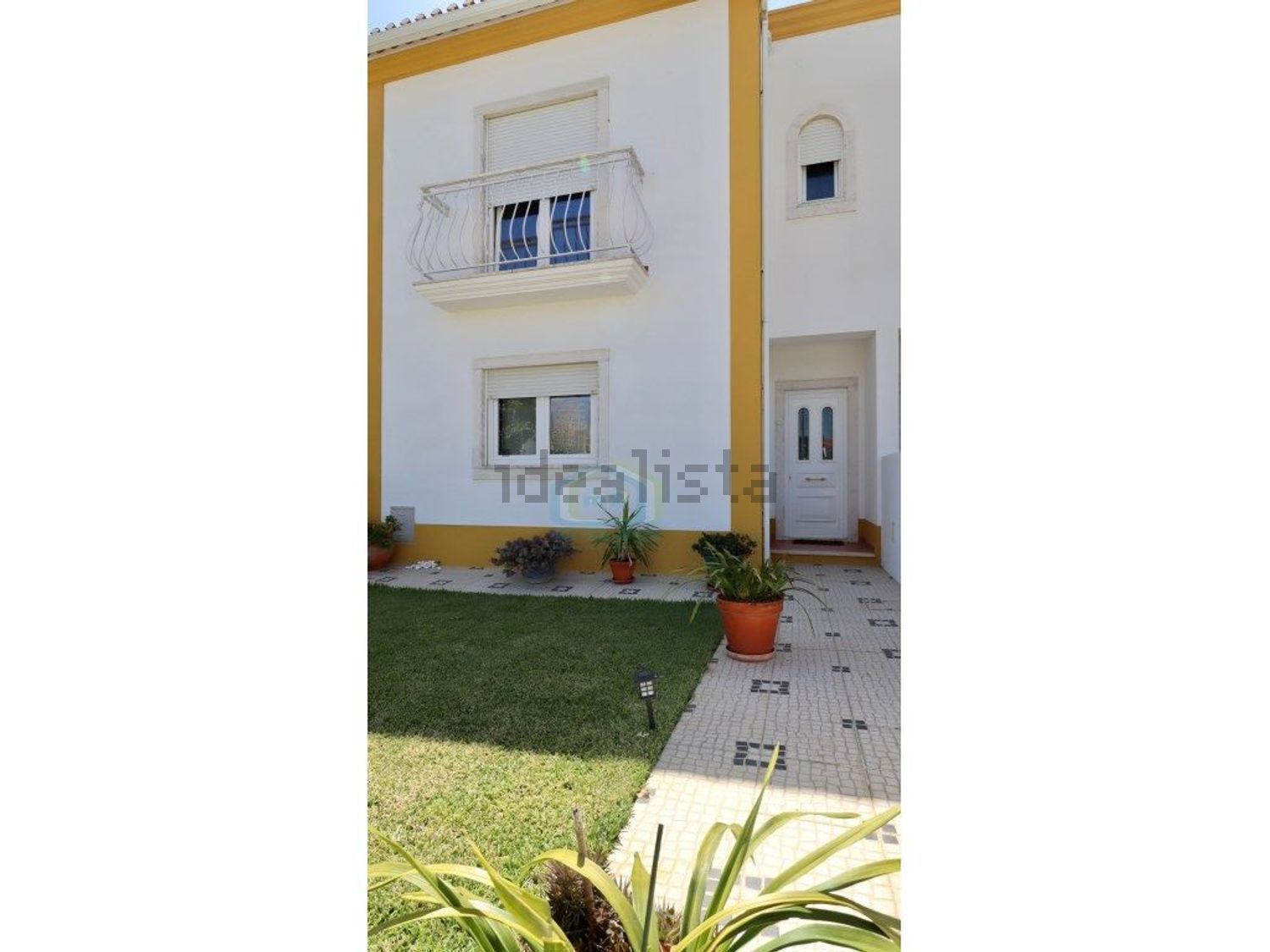 小楼房或独栋别墅出售在Rua Dona Aurélia, 13 - 照片